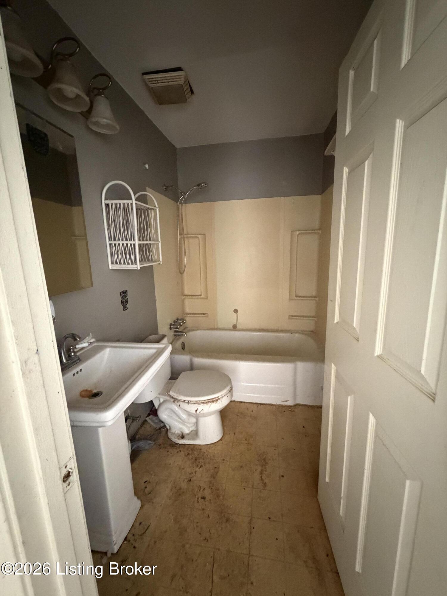 1287 Springdale Dr Property Photo 5