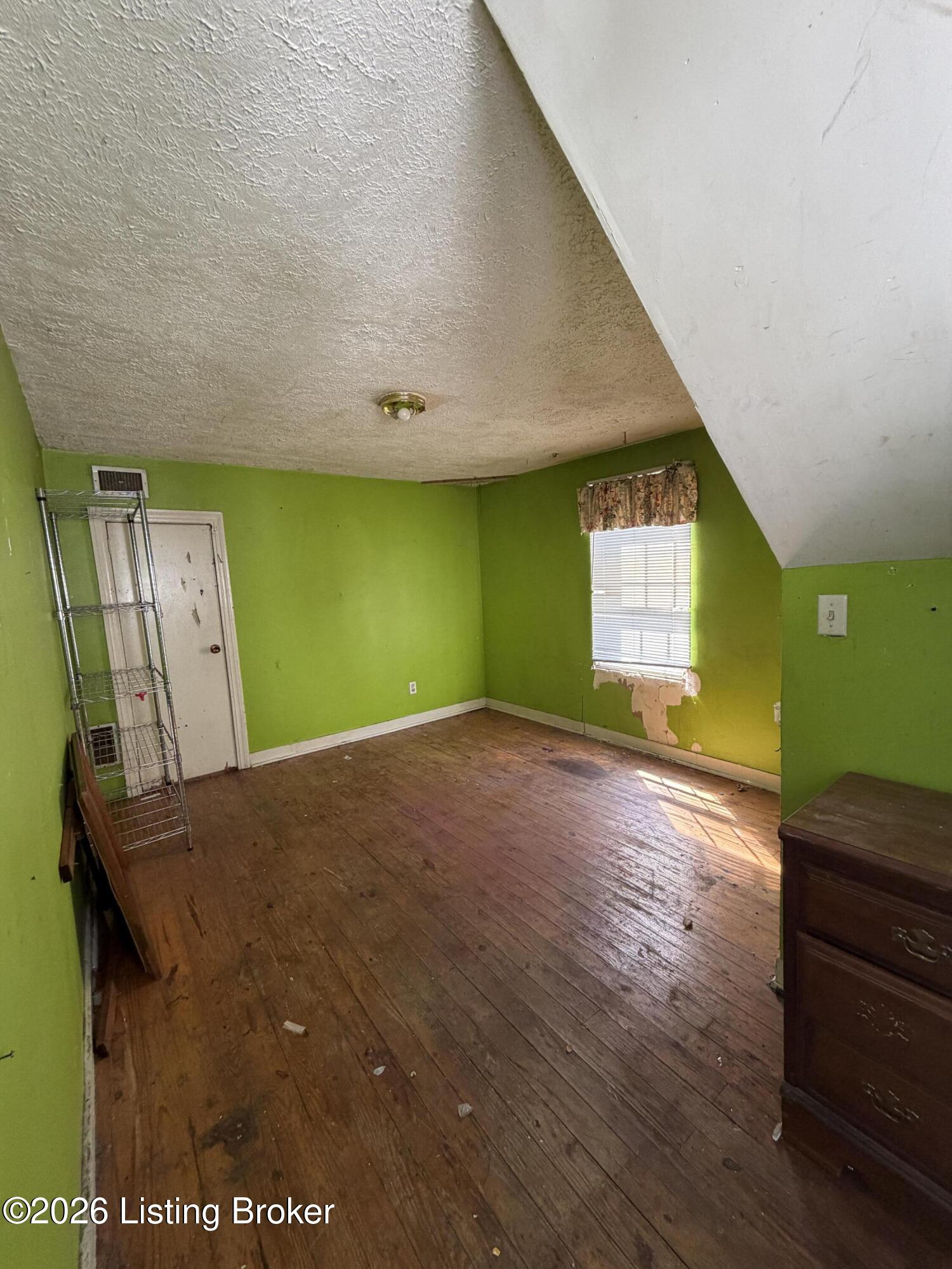 1287 Springdale Dr Property Photo 7