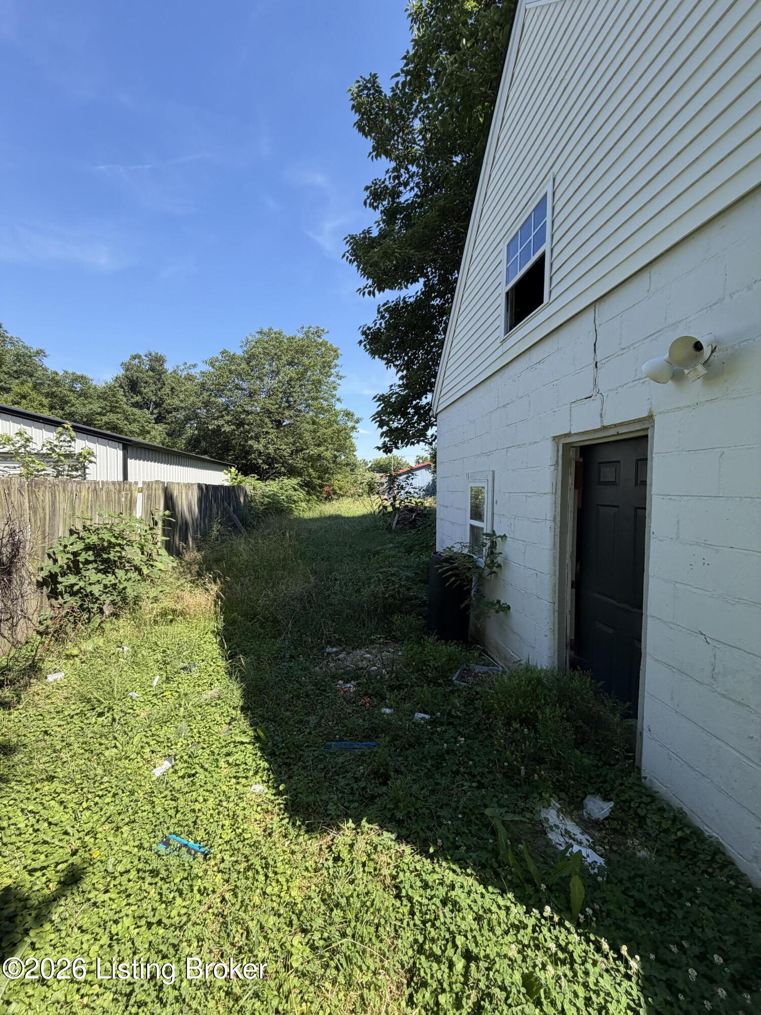 1287 Springdale Dr Property Photo 11