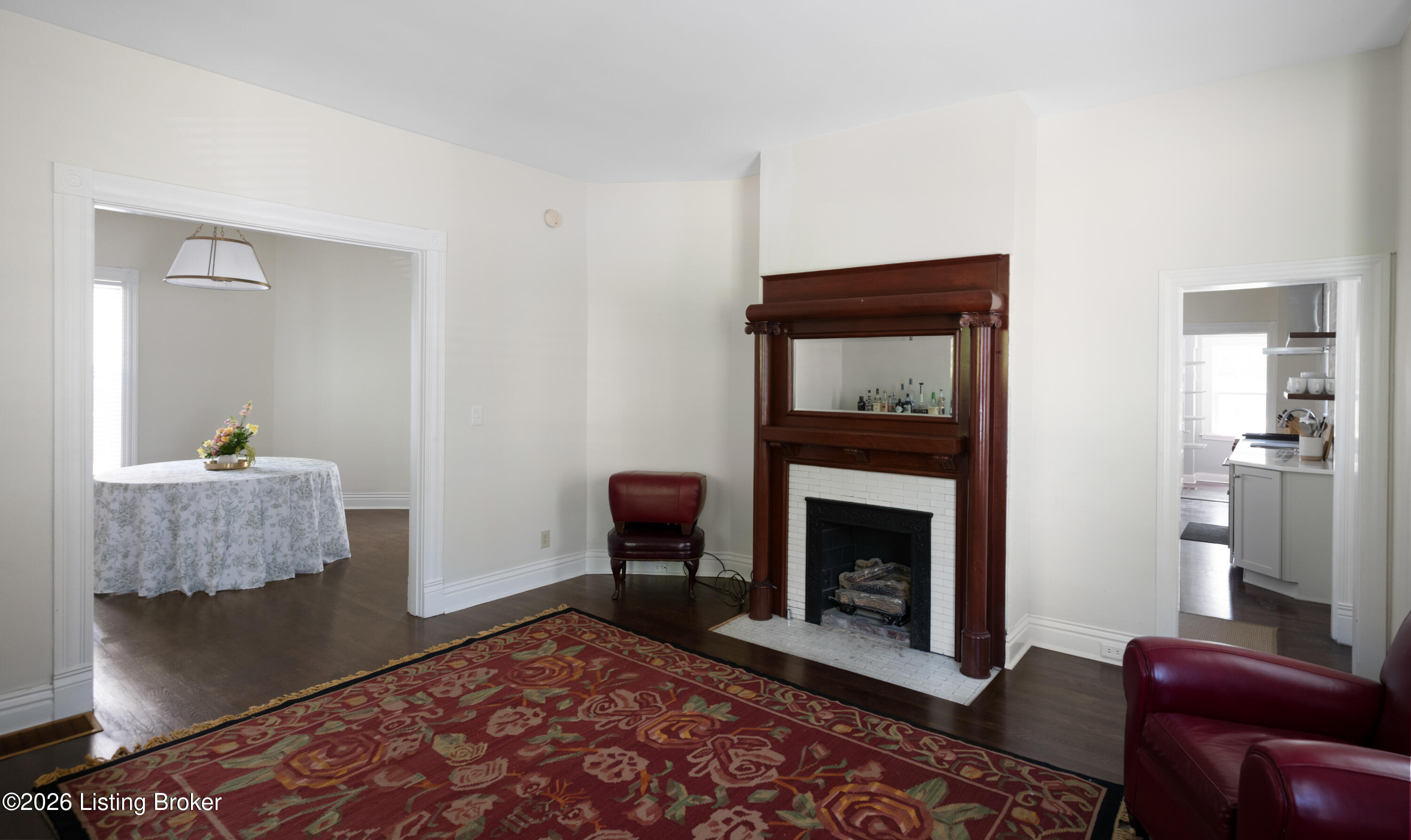202 Crescent Ct Property Photo 9