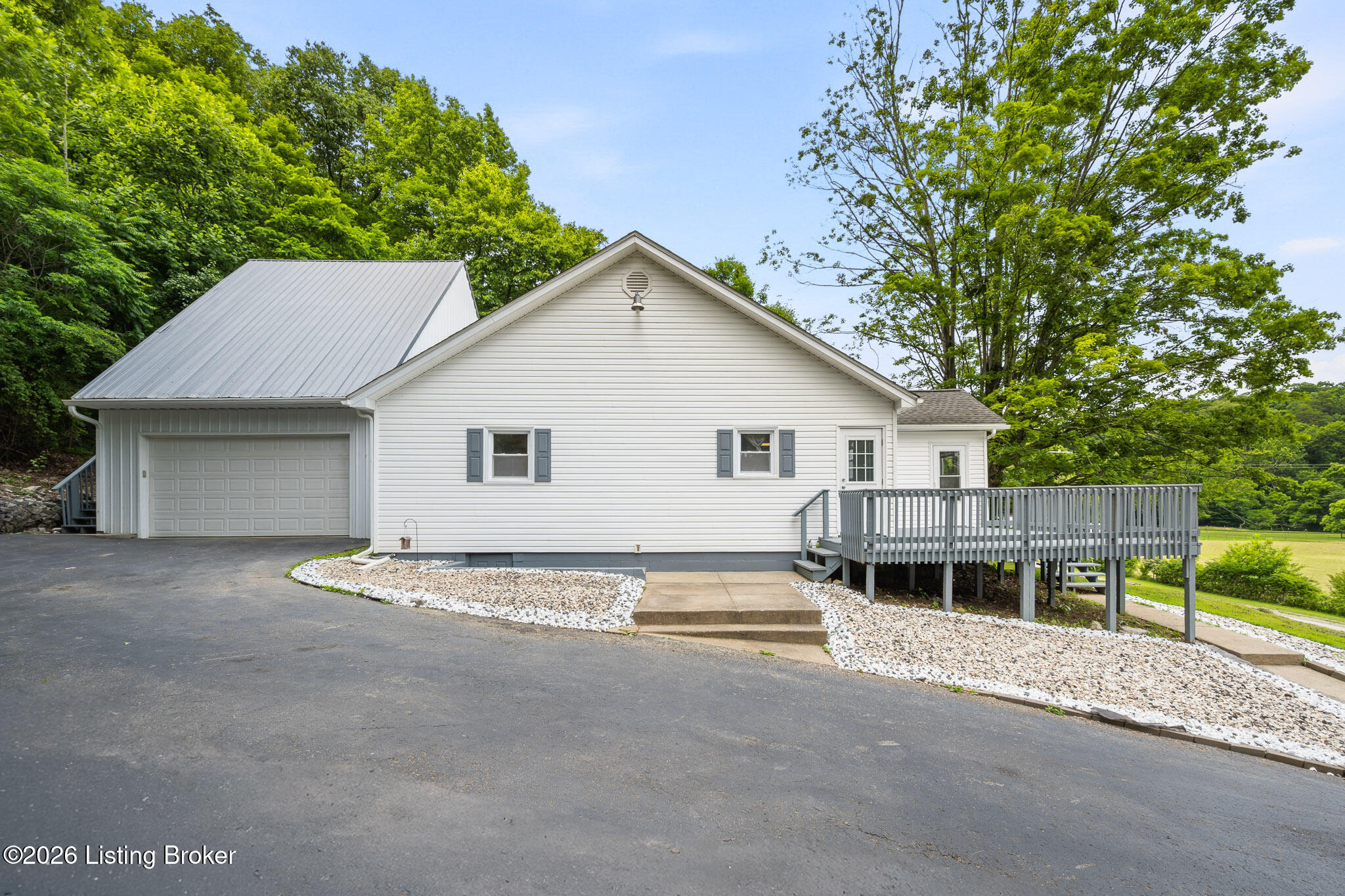 2615 2 Mile Ln Property Photo 4