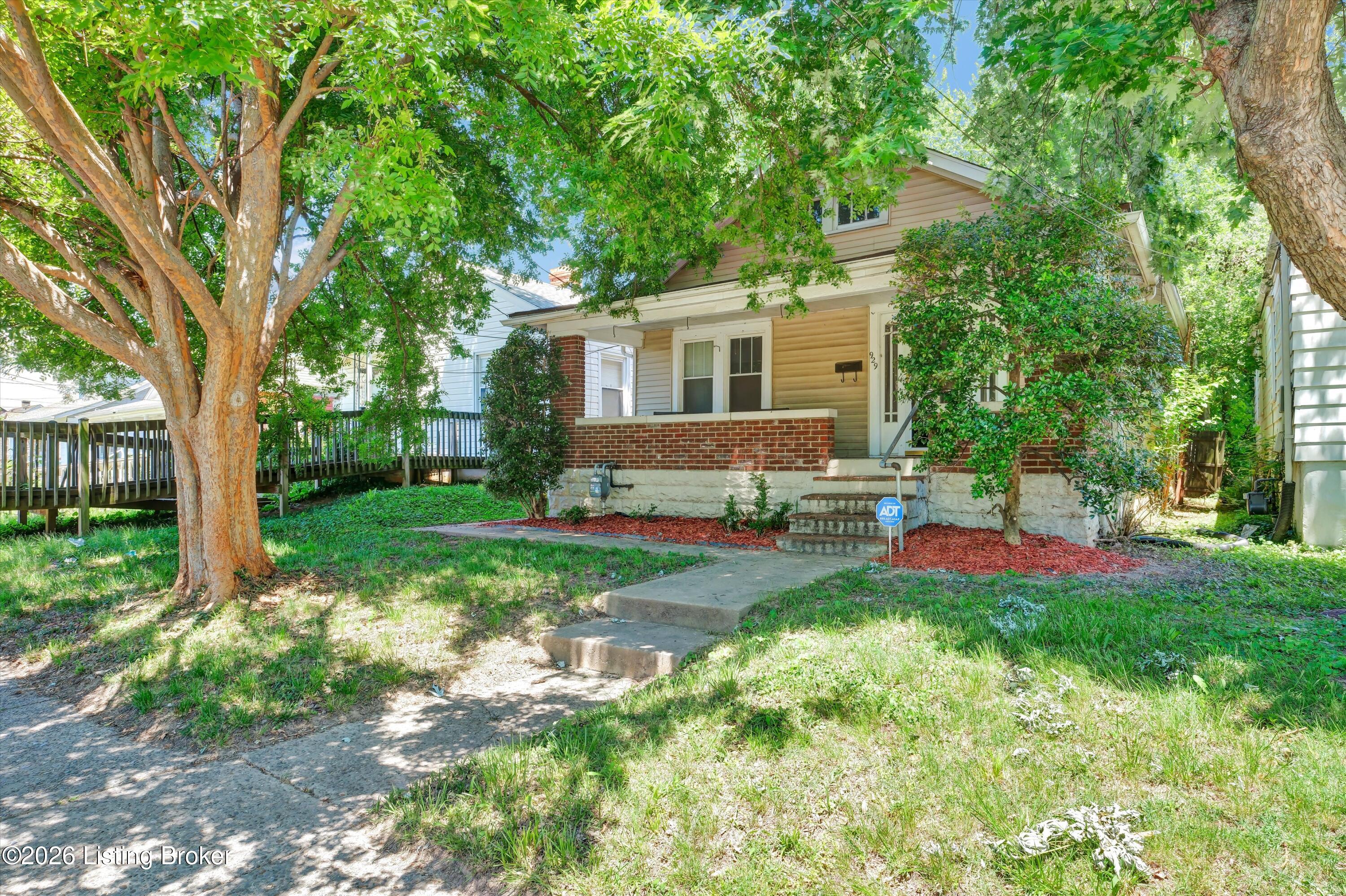 929 Denmark St Property Photo 1