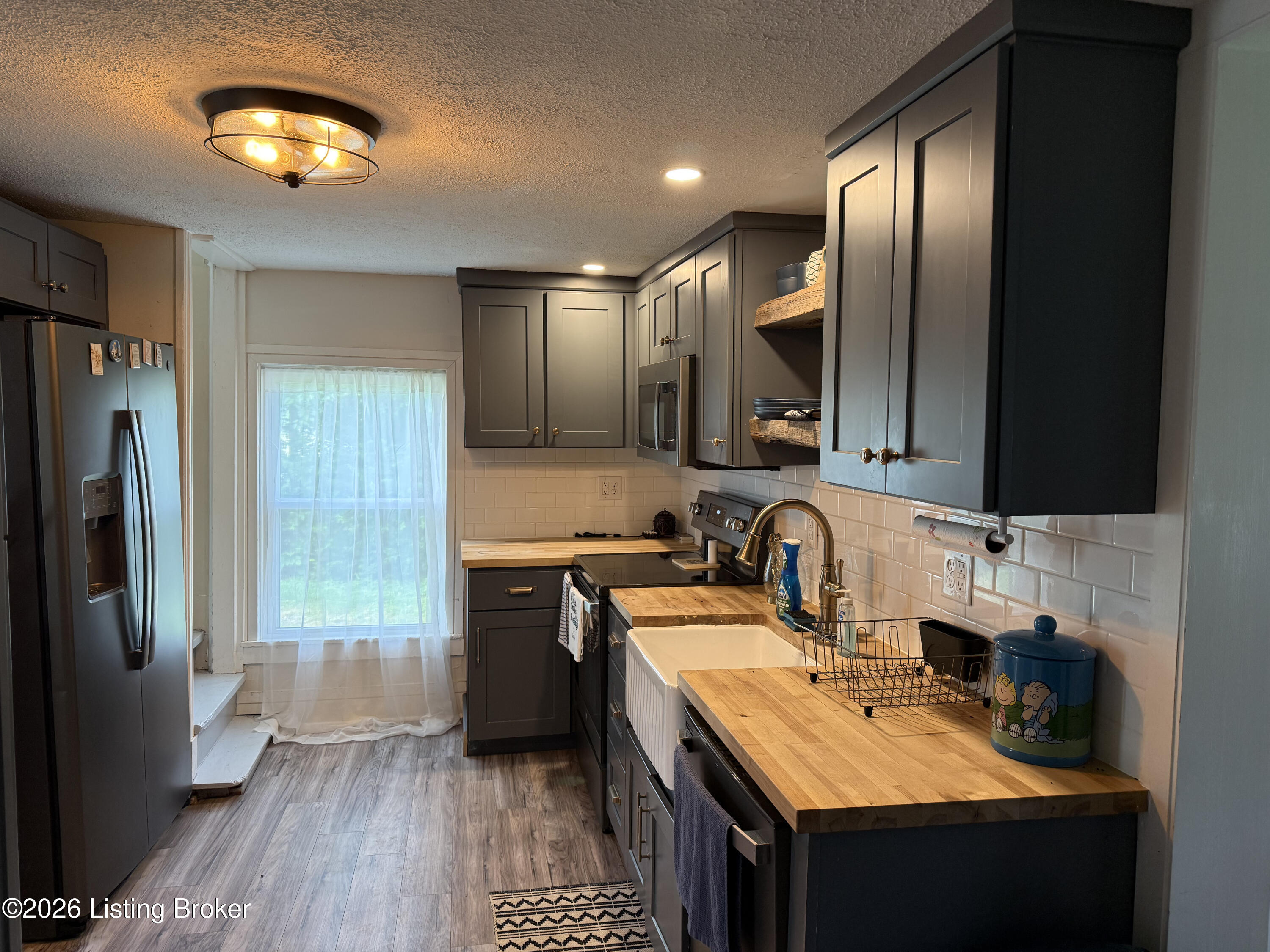75 Broadway St Property Photo 6
