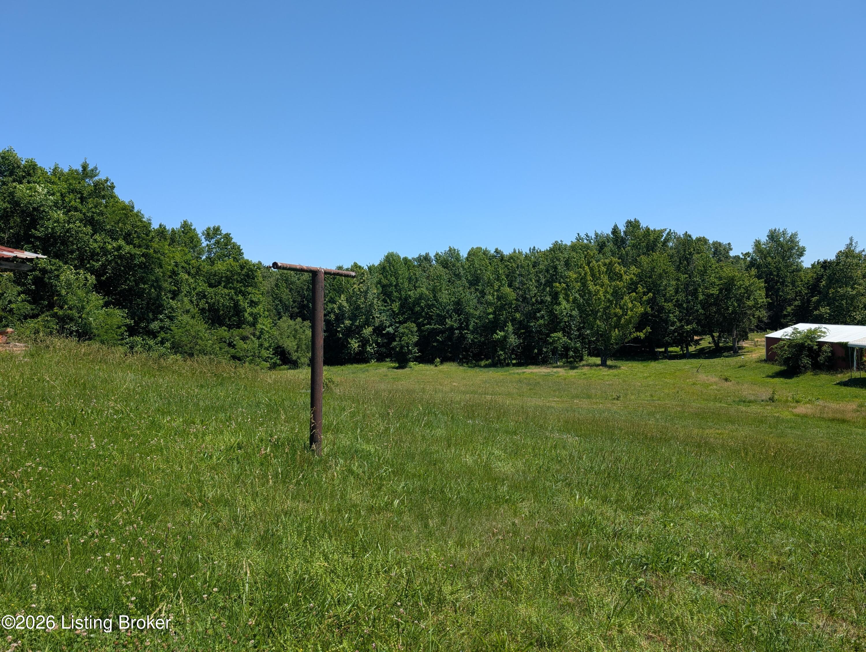 2704 Deatsville Rd Property Photo 1