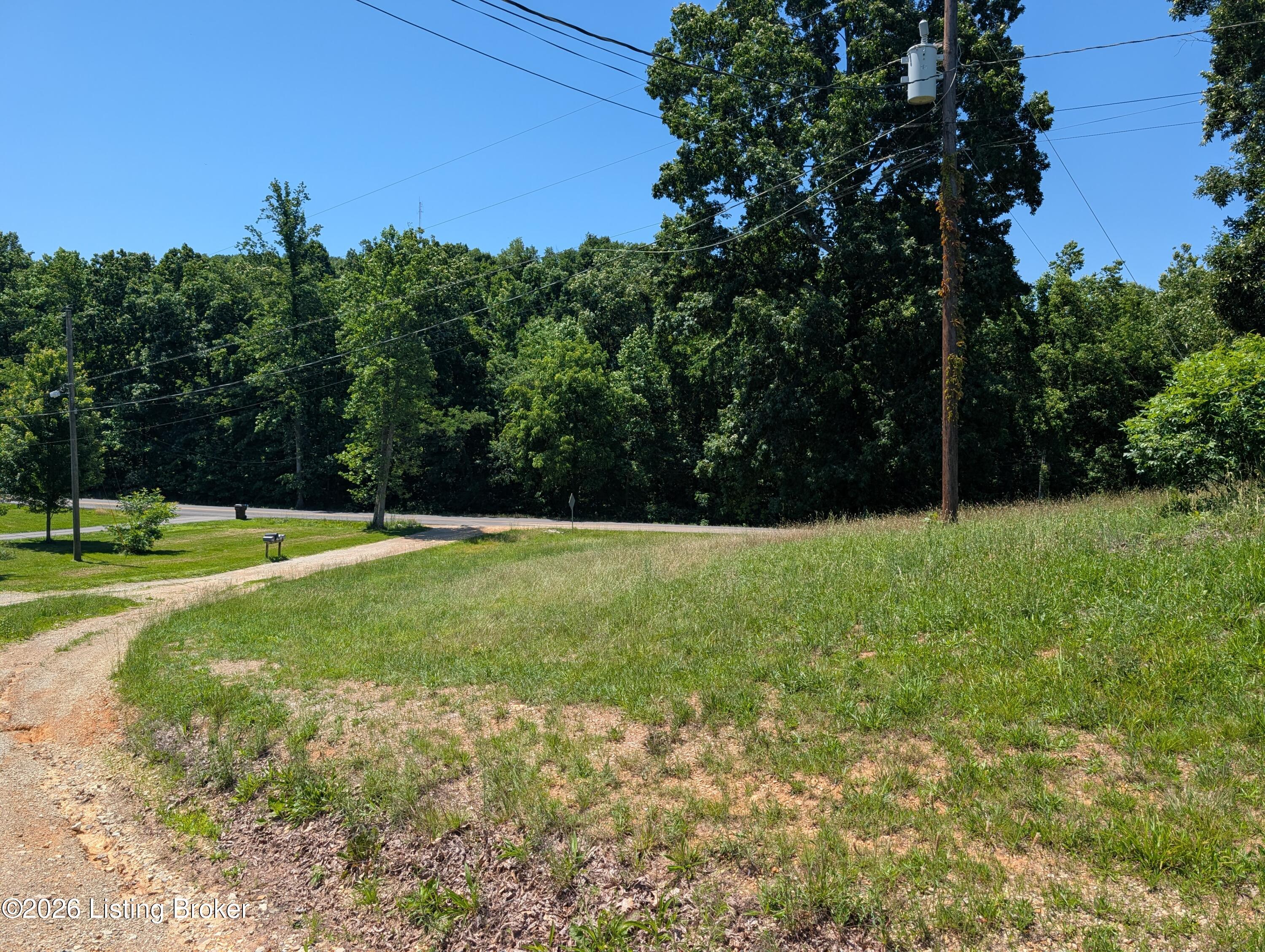 2704 Deatsville Rd Property Photo 2