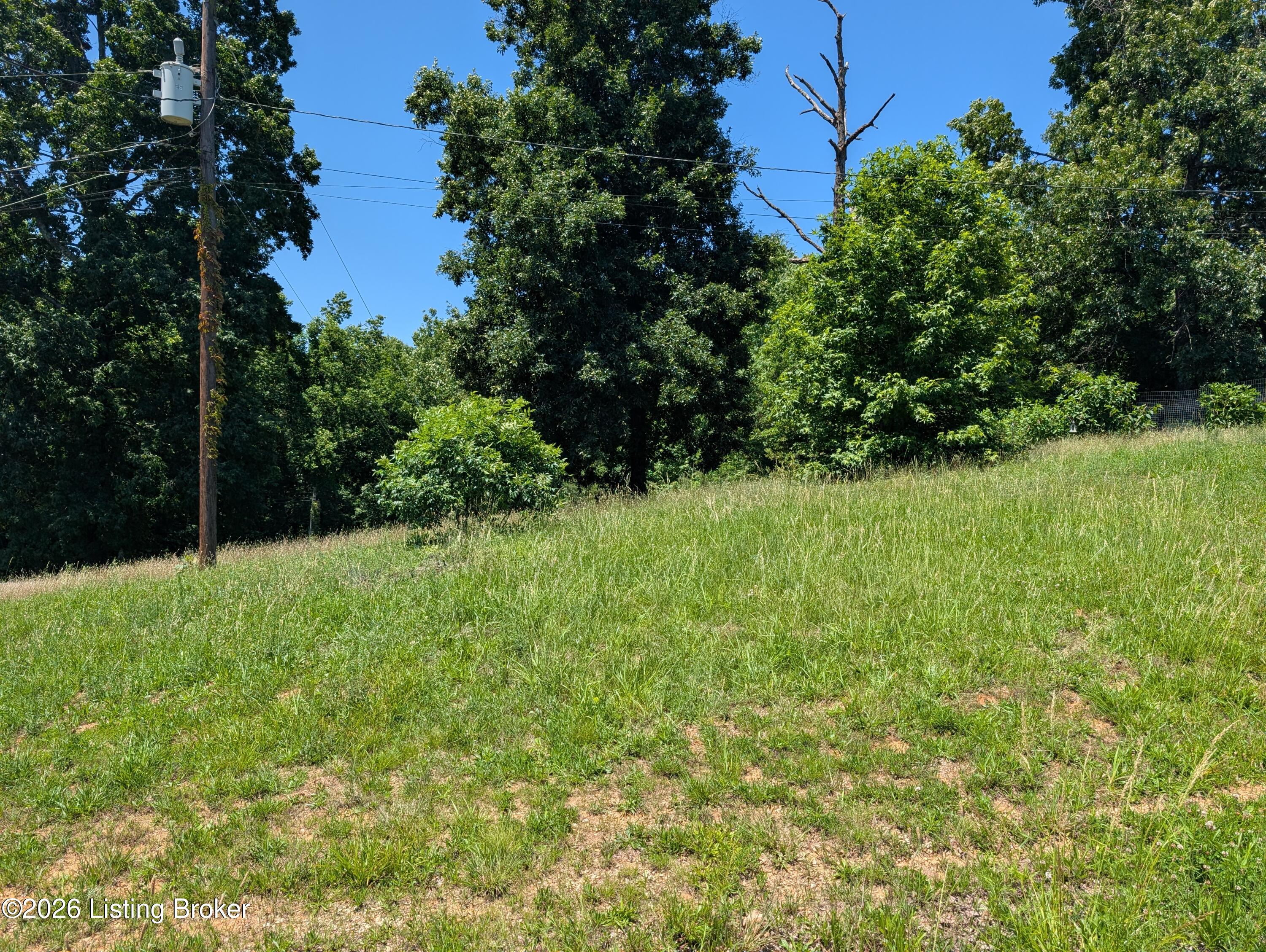 2704 Deatsville Rd Property Photo 3
