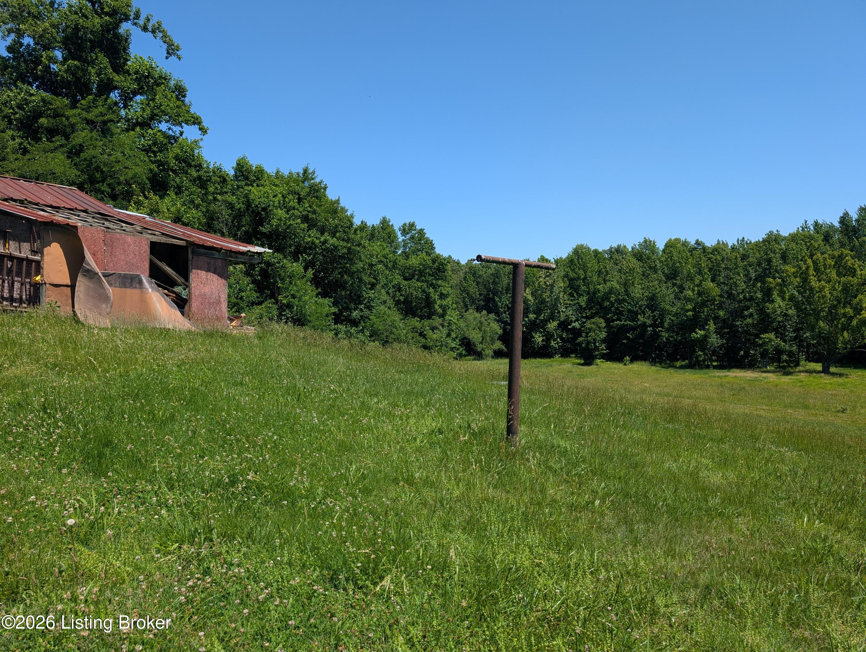 2704 Deatsville Rd Property Photo 4