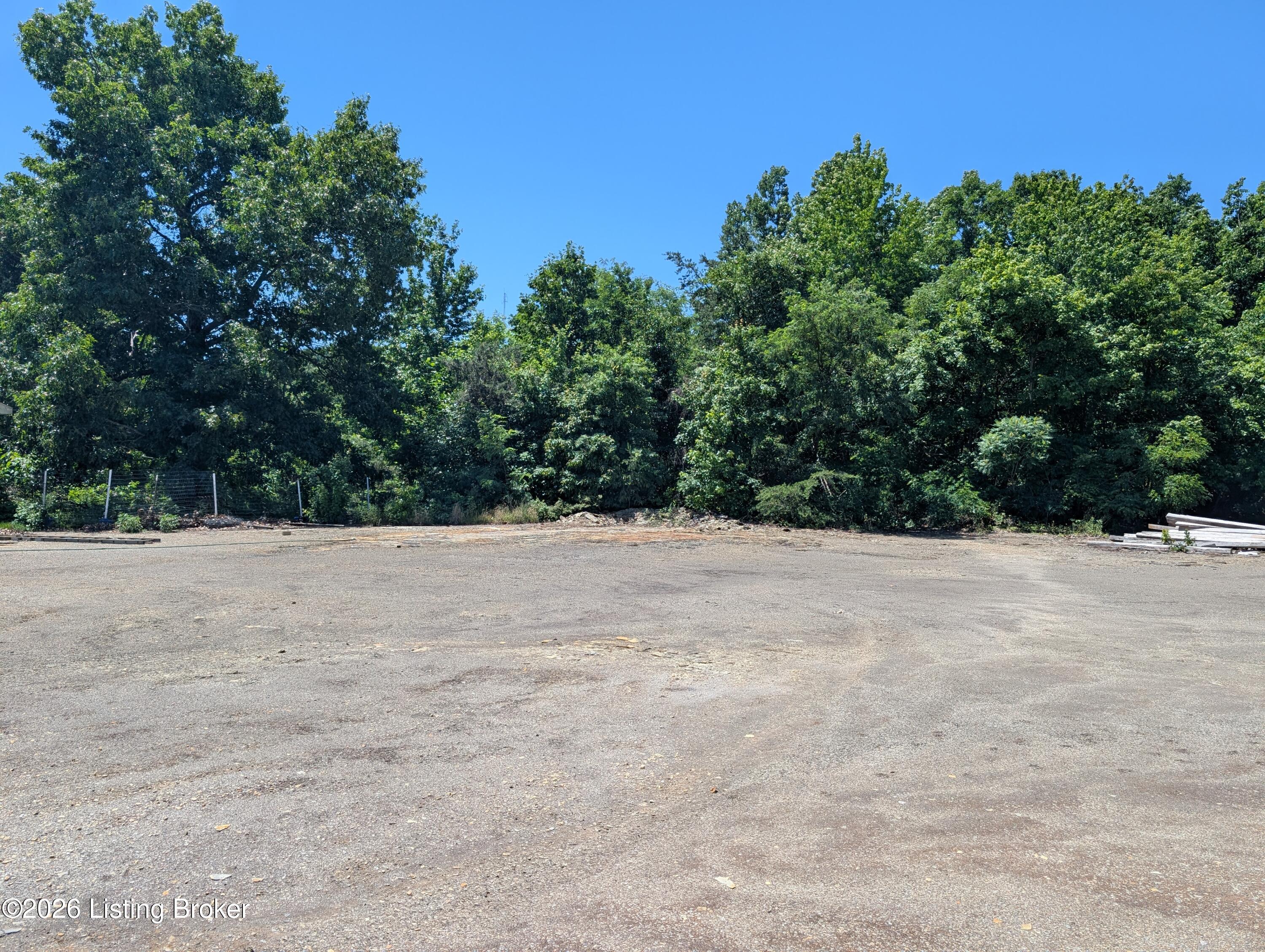2704 Deatsville Rd Property Photo 9