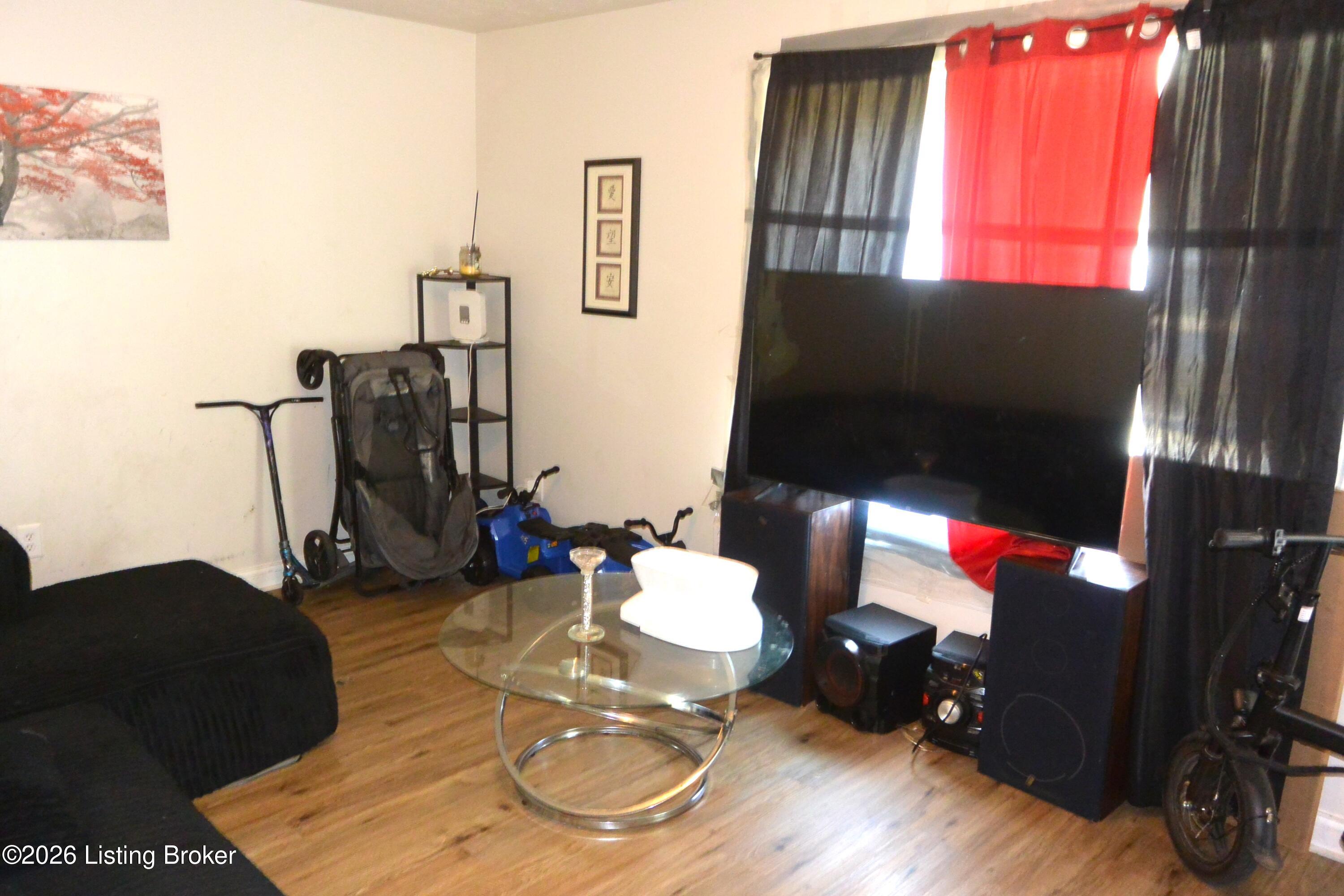 1301 Baldwin St Property Photo 5