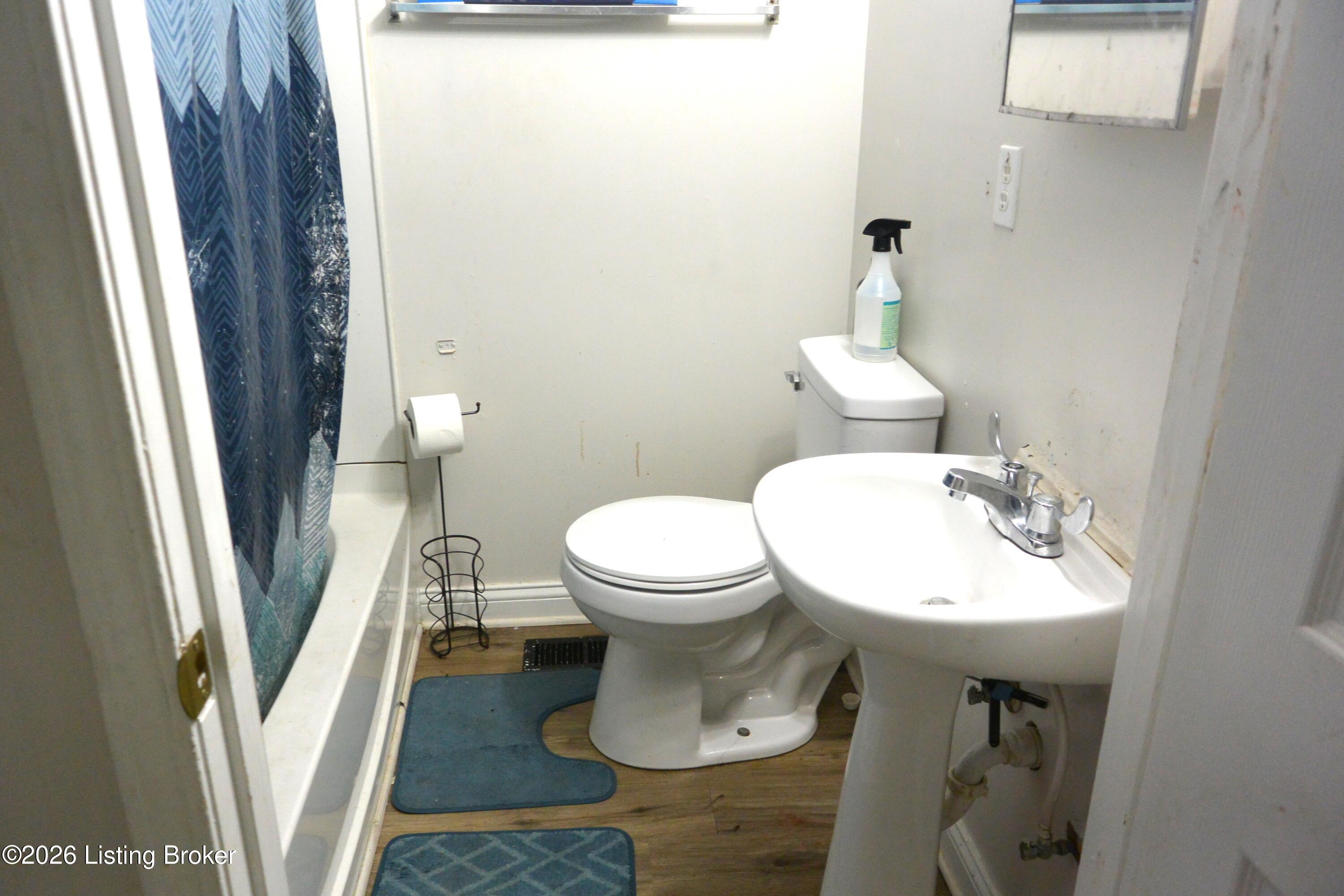 1301 Baldwin St Property Photo 6