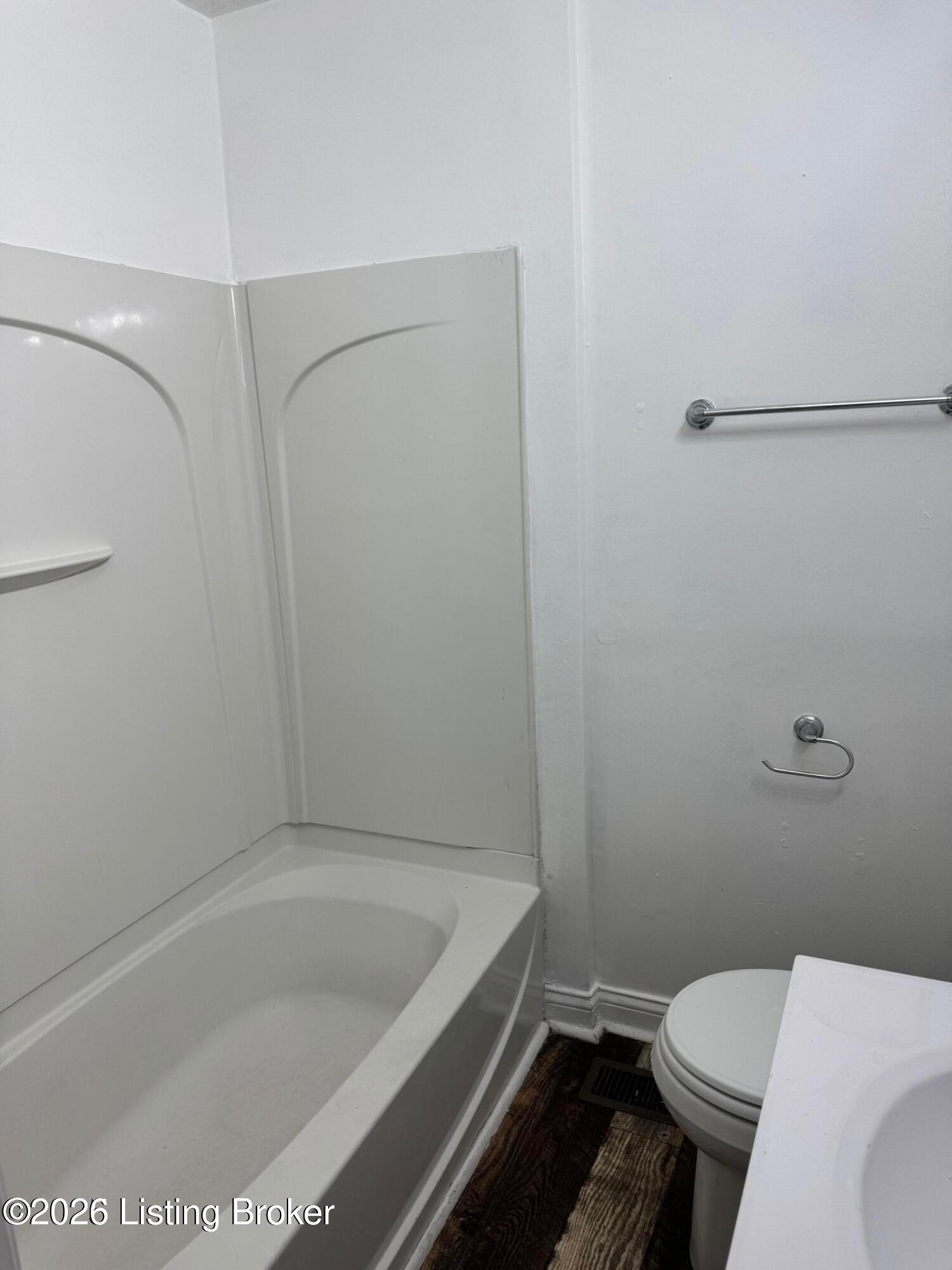 1301 Baldwin St Property Photo 12