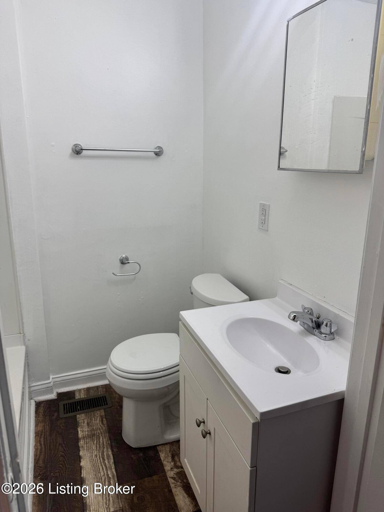 1301 Baldwin St Property Photo 13