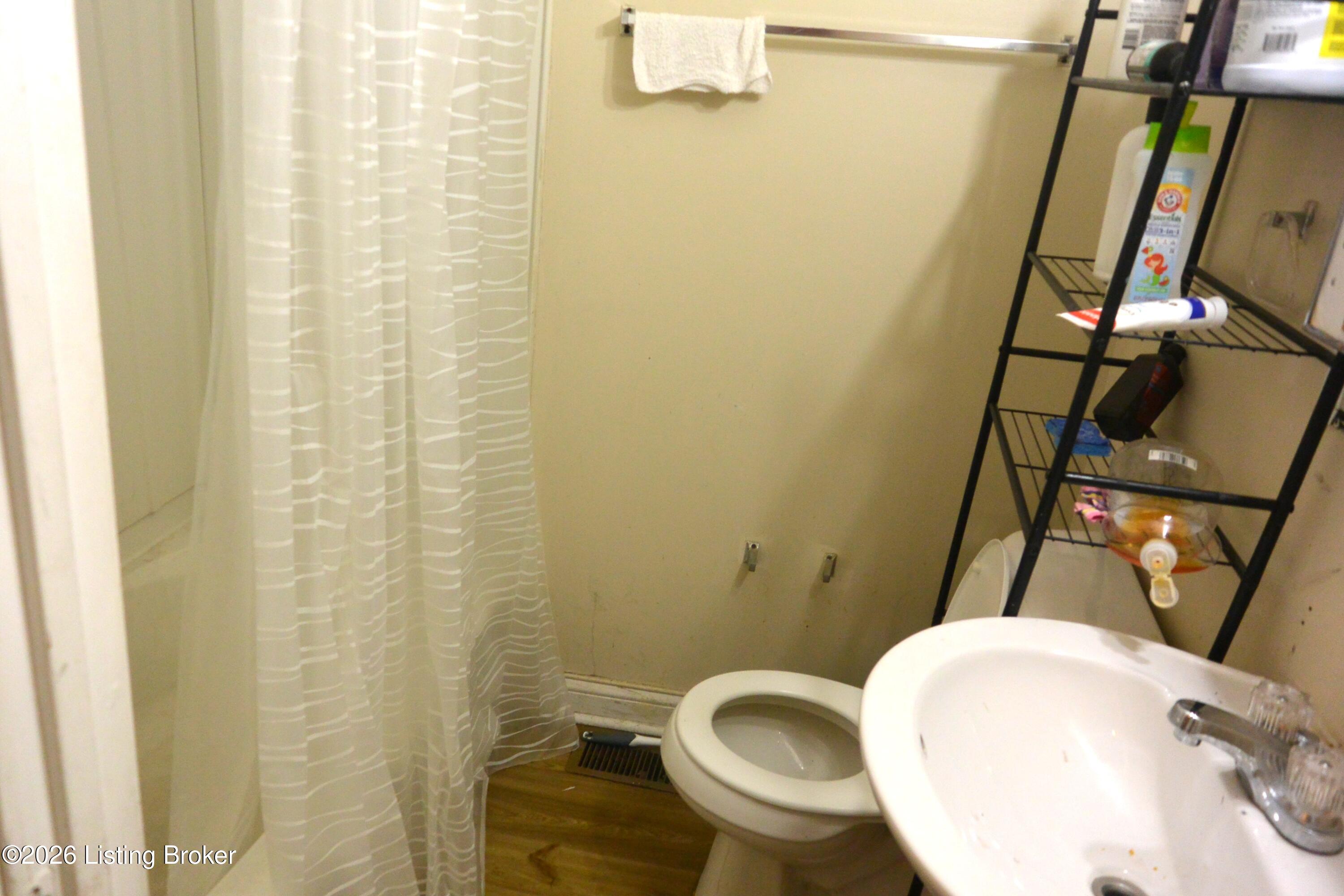 1301 Baldwin St Property Photo 32