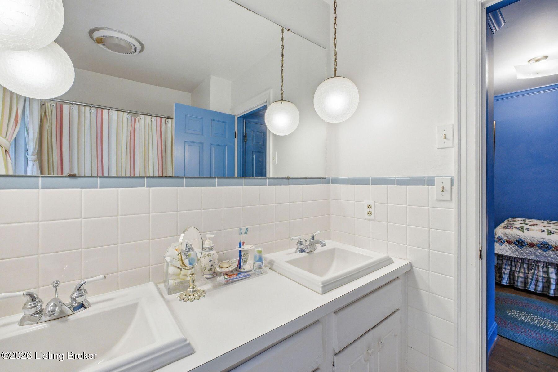 11901 Woodland Rd Property Photo 32