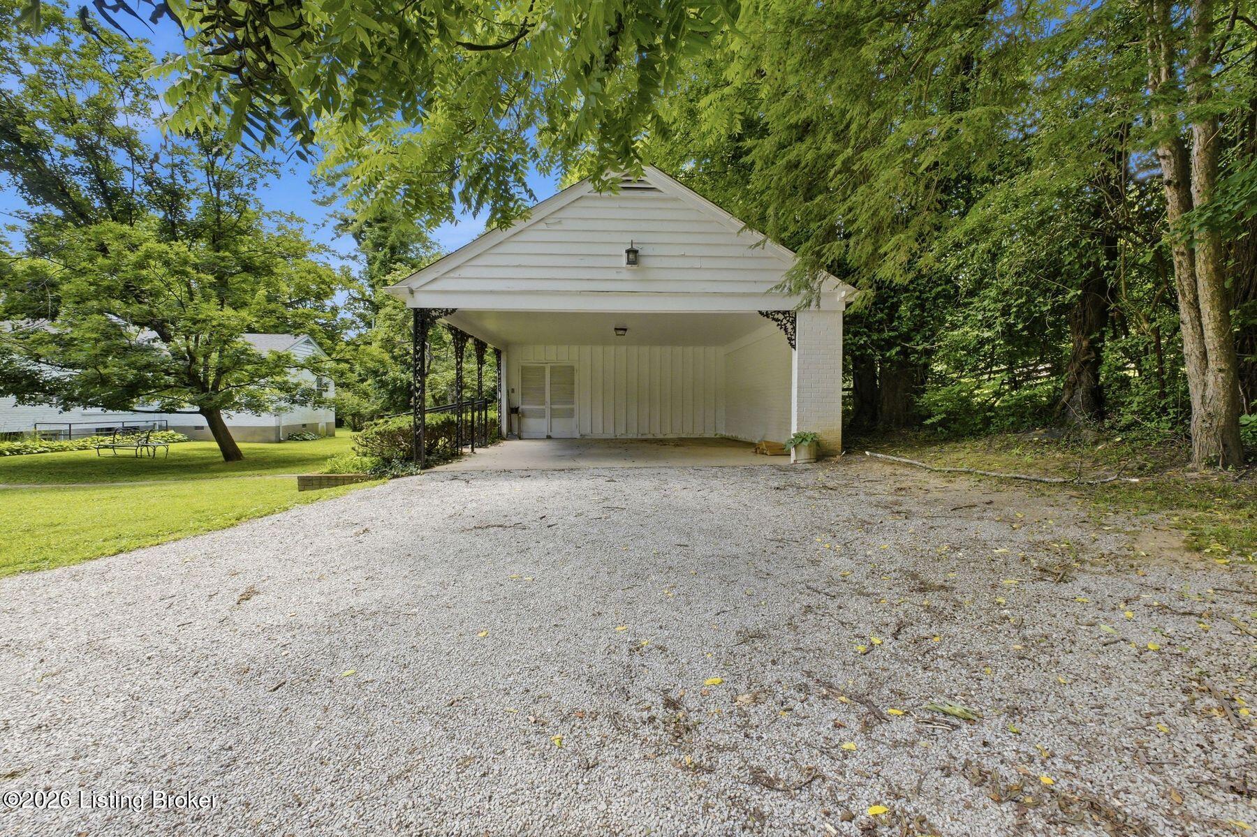 11901 Woodland Rd Property Photo 37