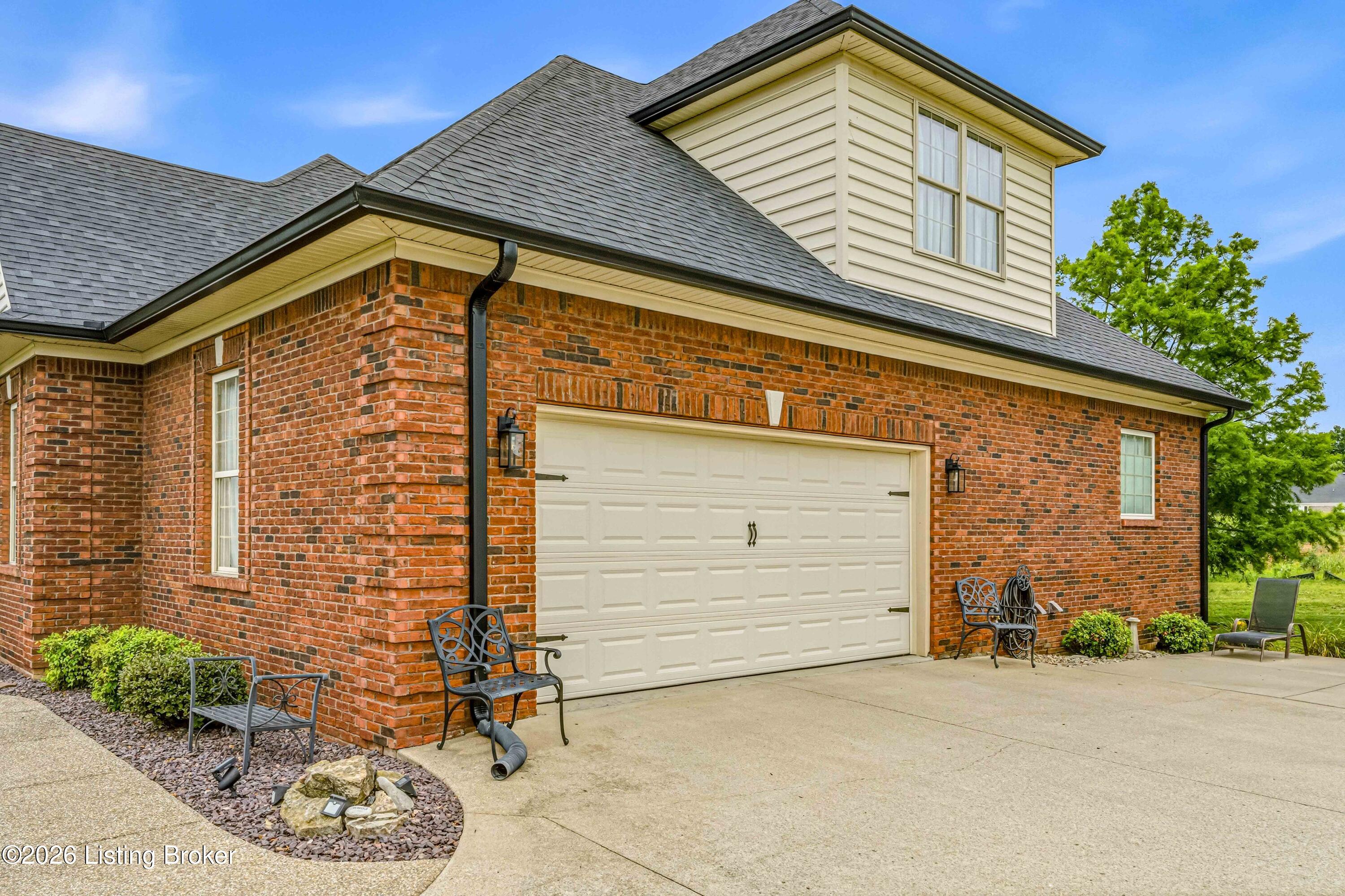 104 Landmark Dr Property Photo 4