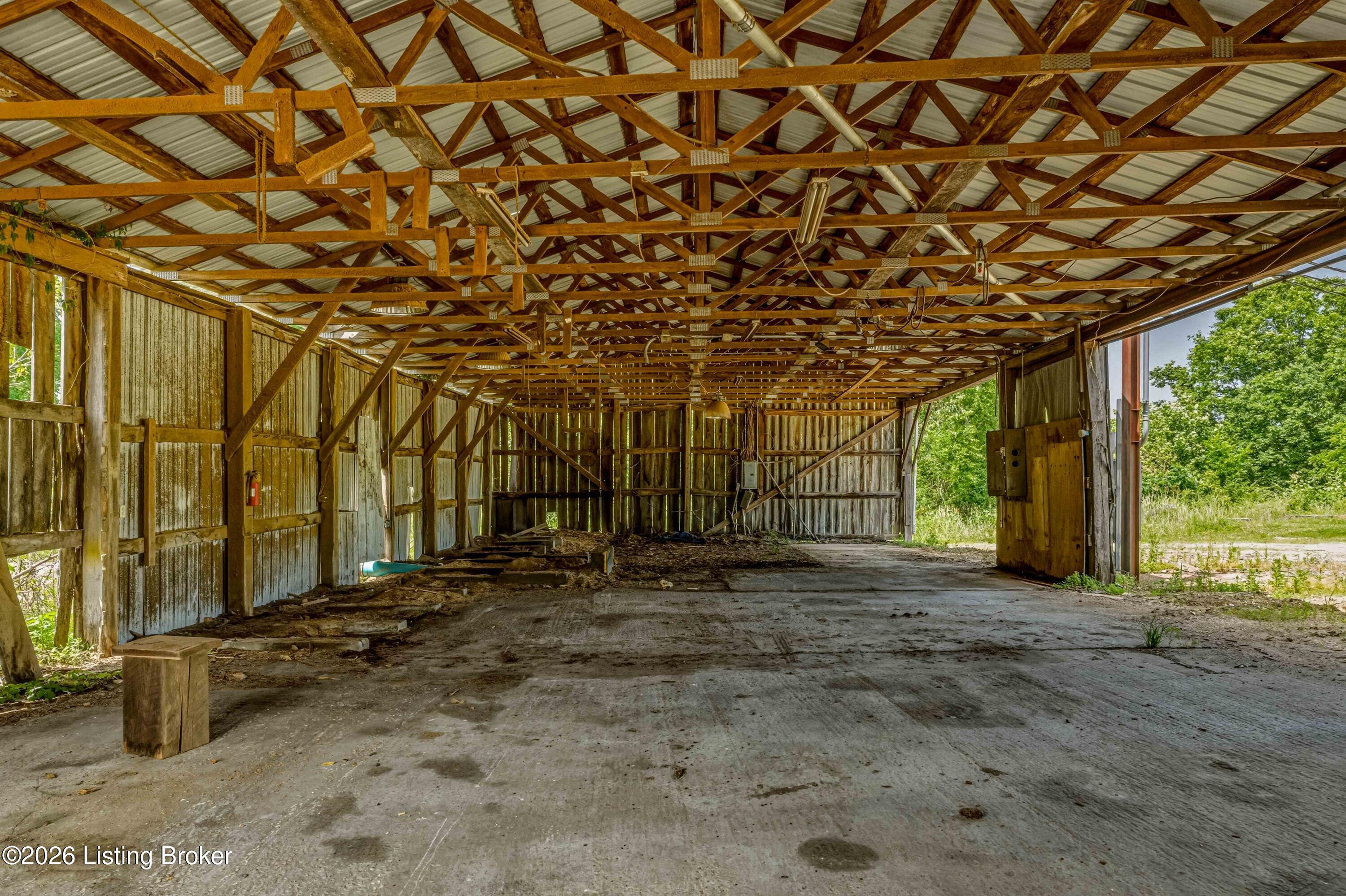 3085 W River Rd Property Photo 31