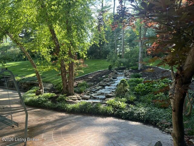 430 Blankenbaker Ln Property Photo 2