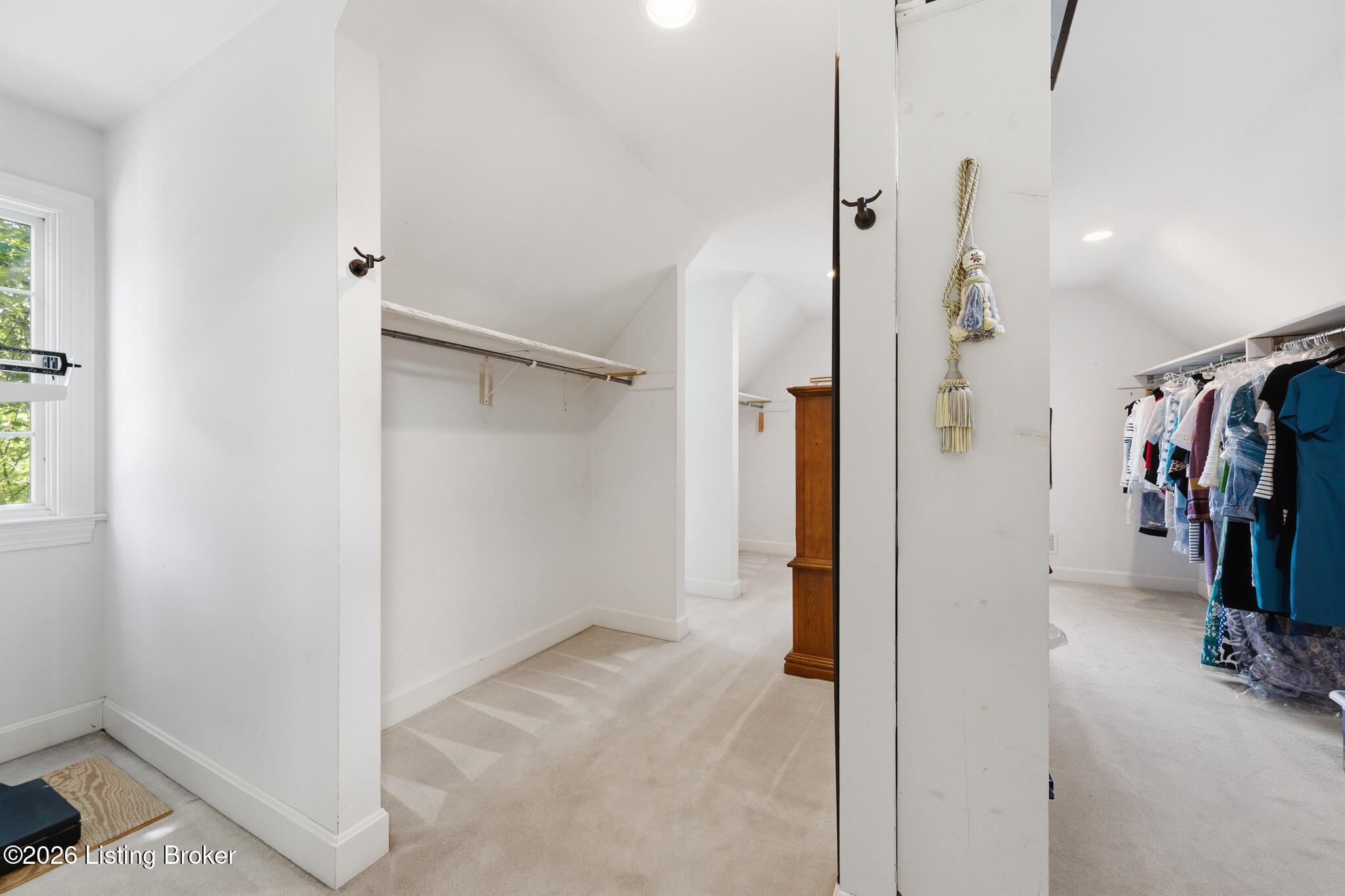 430 Blankenbaker Ln Property Photo 34