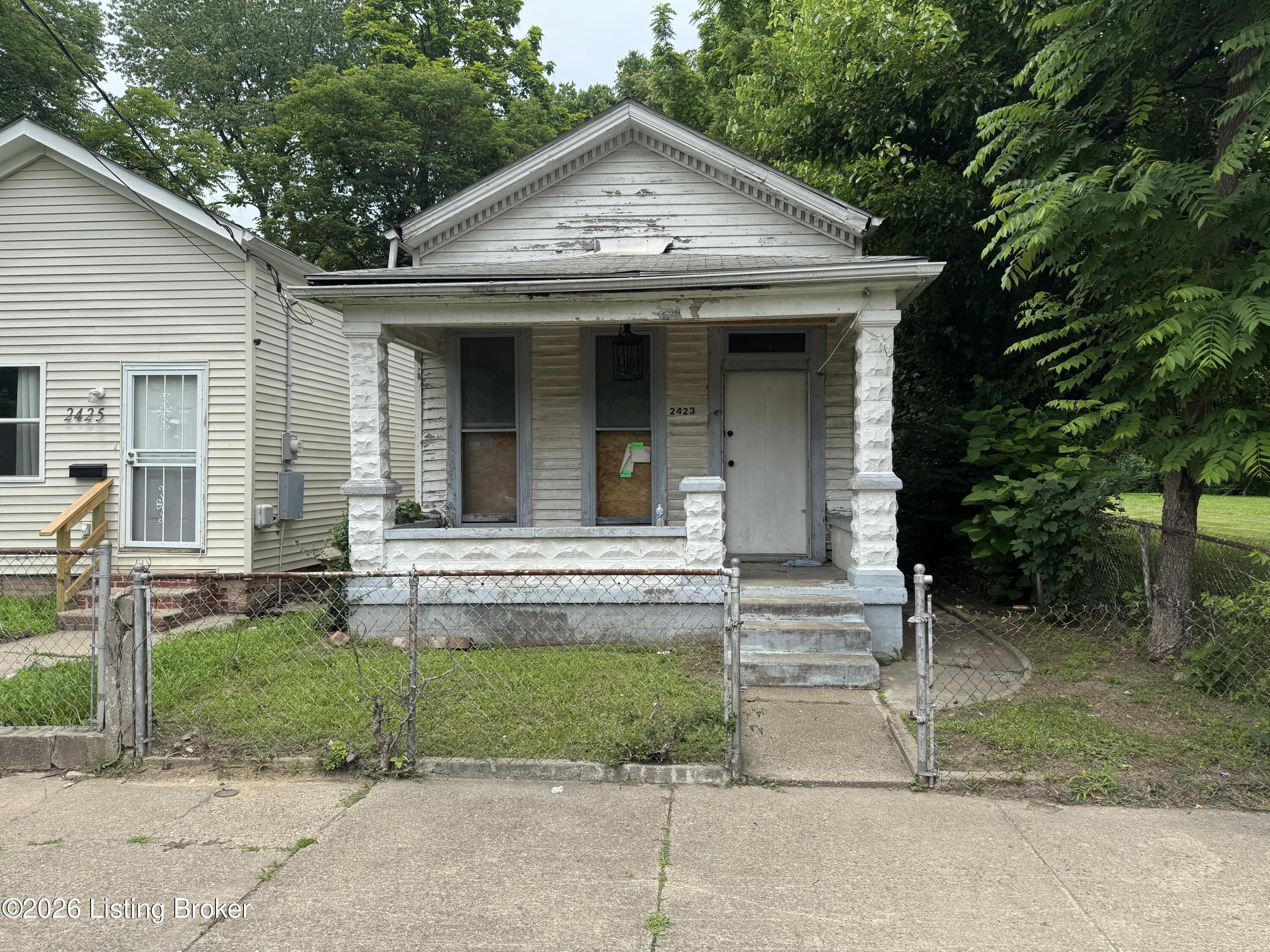 2423 Cedar St Property Photo 1
