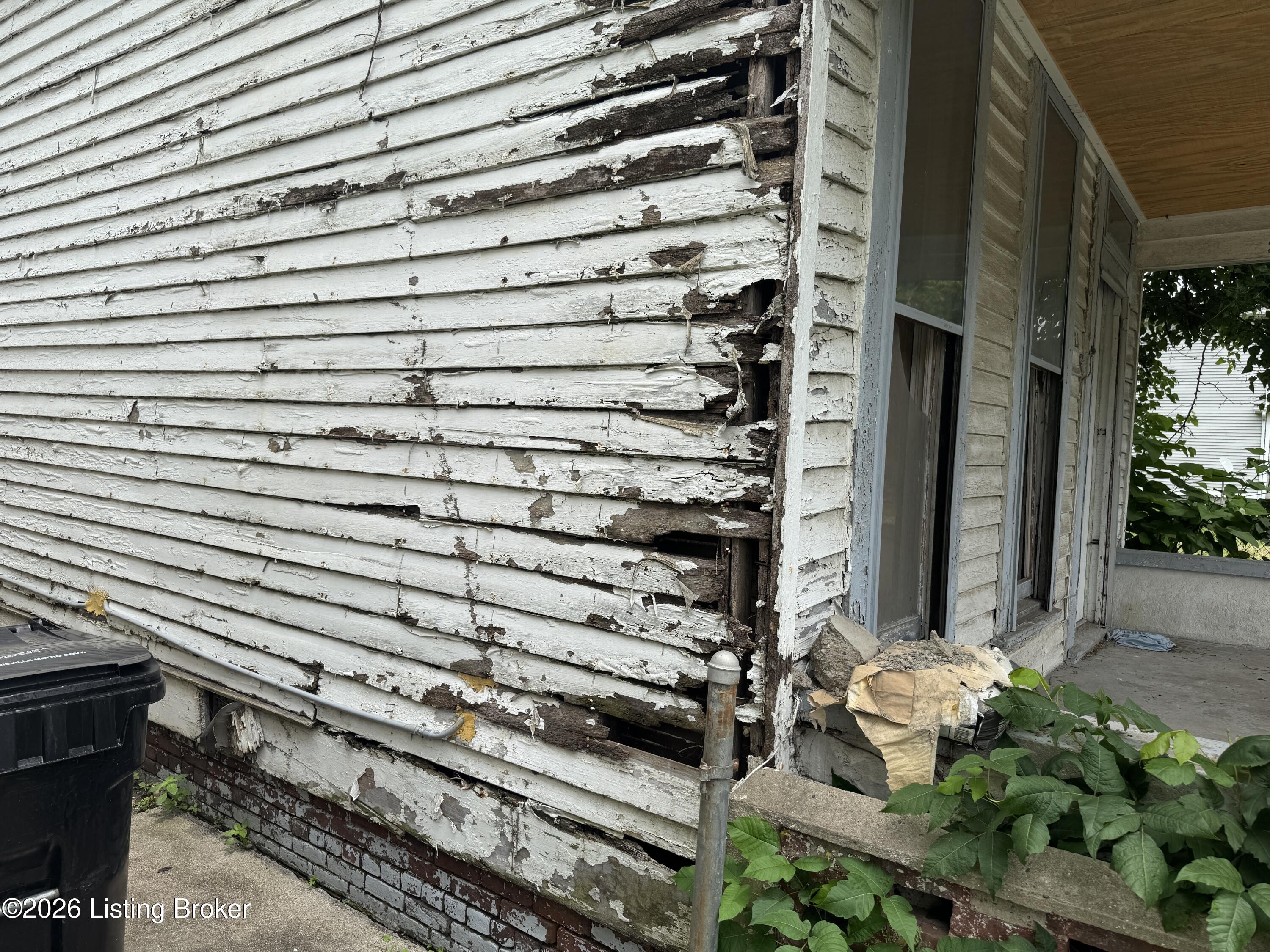 2423 Cedar St Property Photo 3