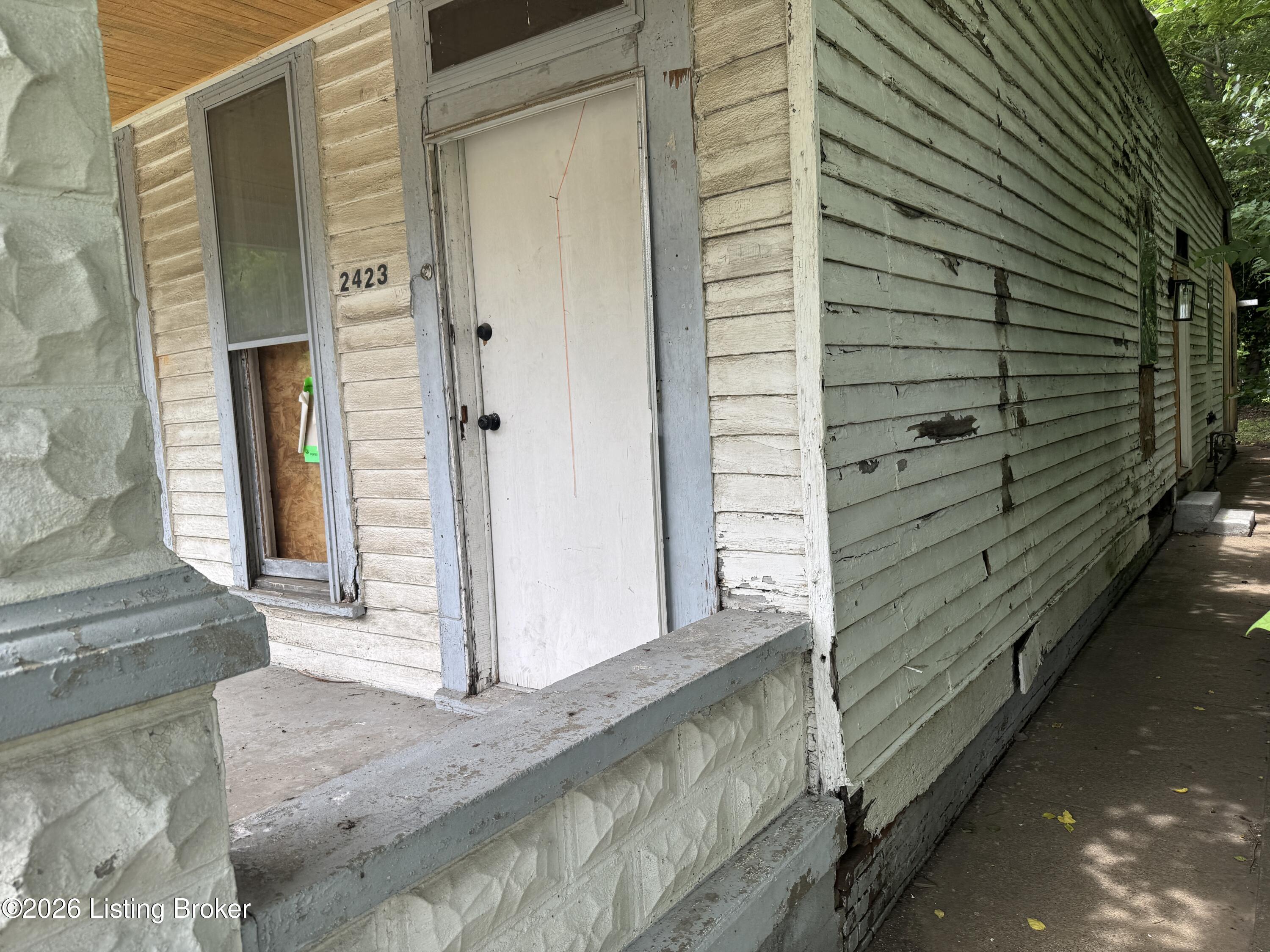 2423 Cedar St Property Photo 5