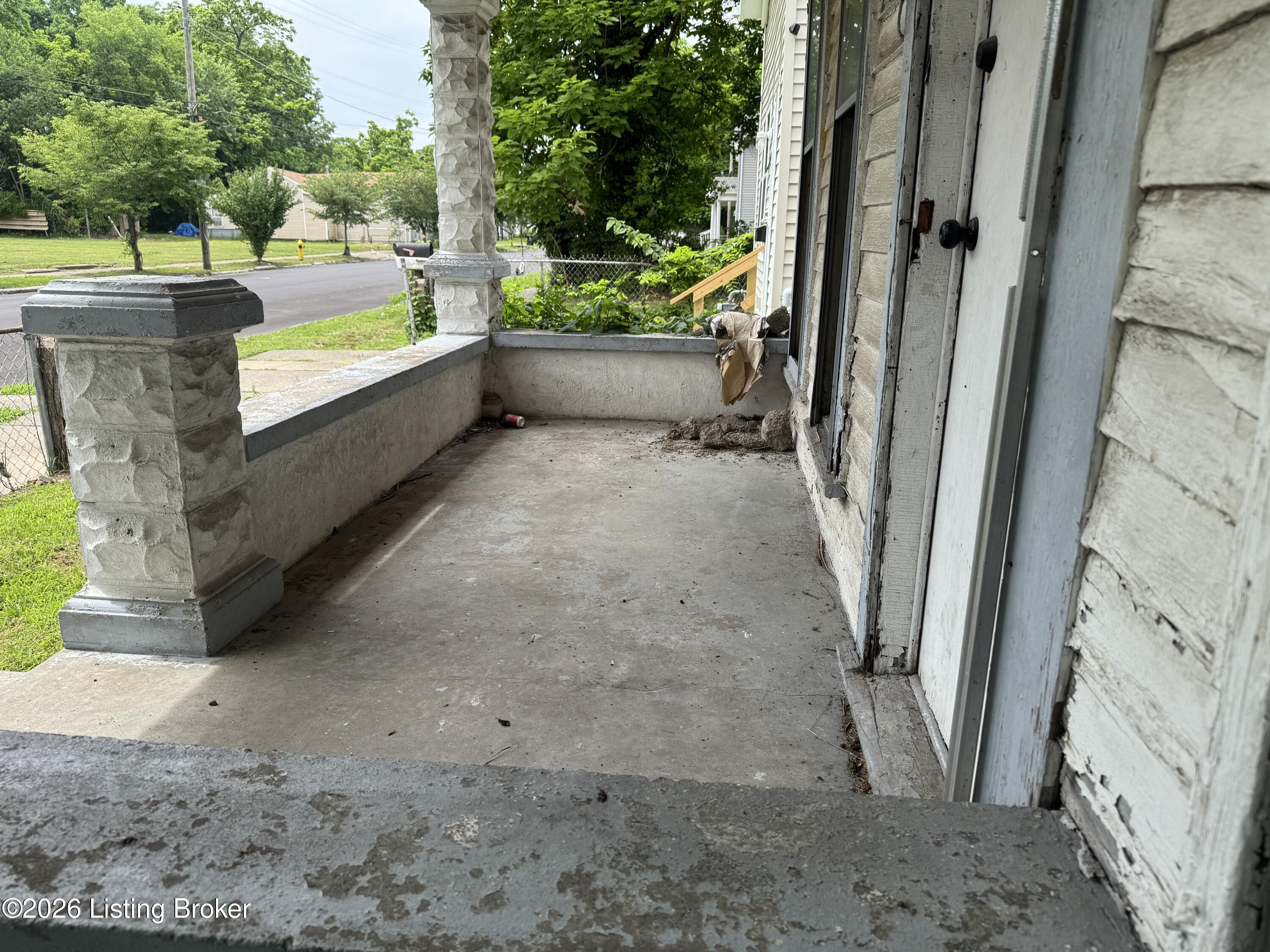 2423 Cedar St Property Photo 7