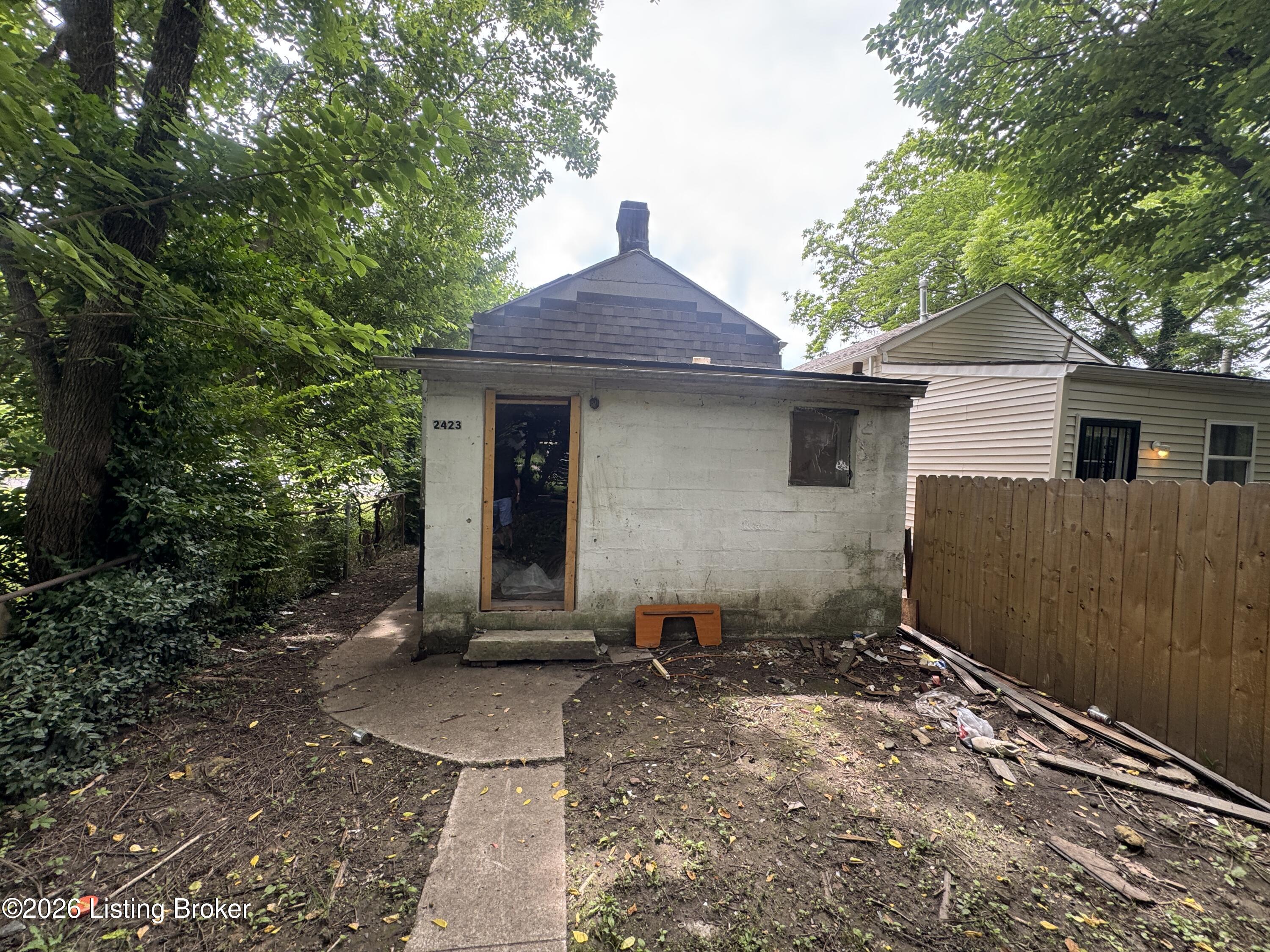 2423 Cedar St Property Photo 10