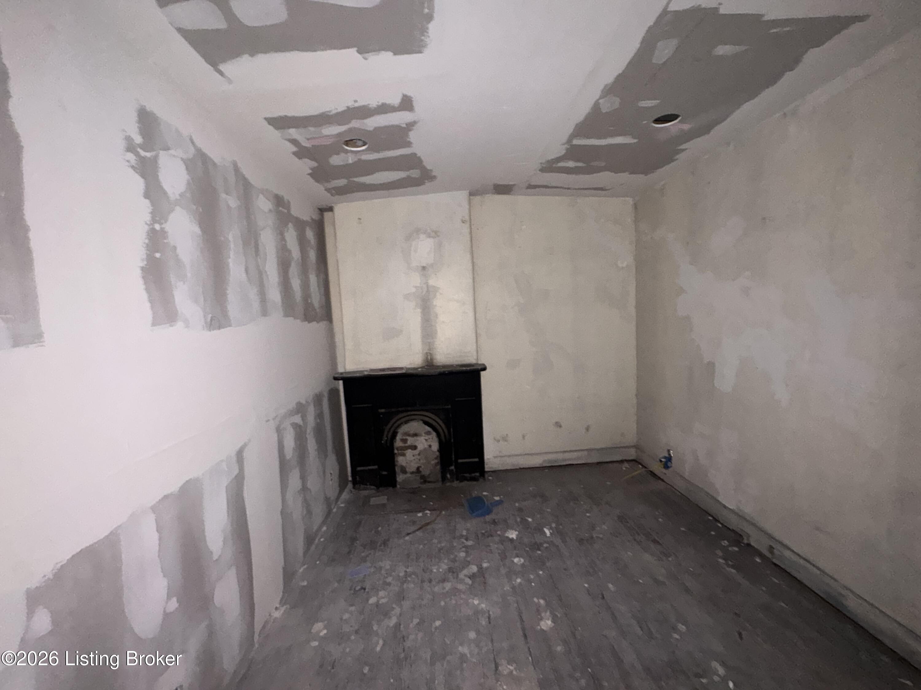 2423 Cedar St Property Photo 17