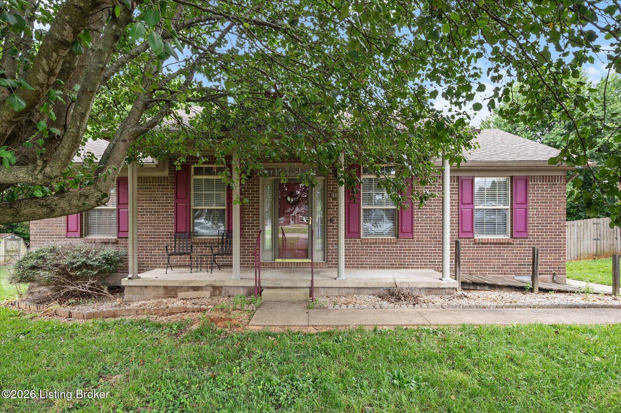 108 Kenton Dr Property Photo 2