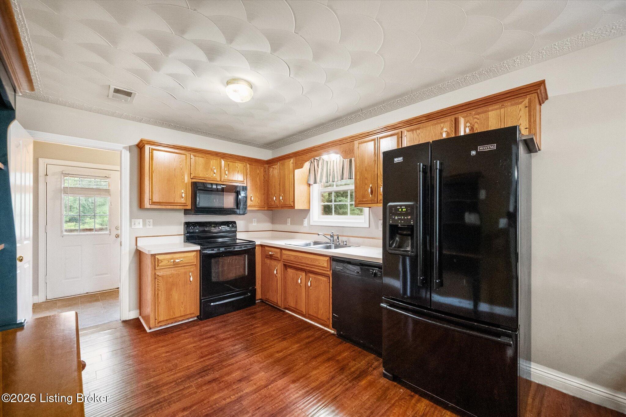 108 Kenton Dr Property Photo 12