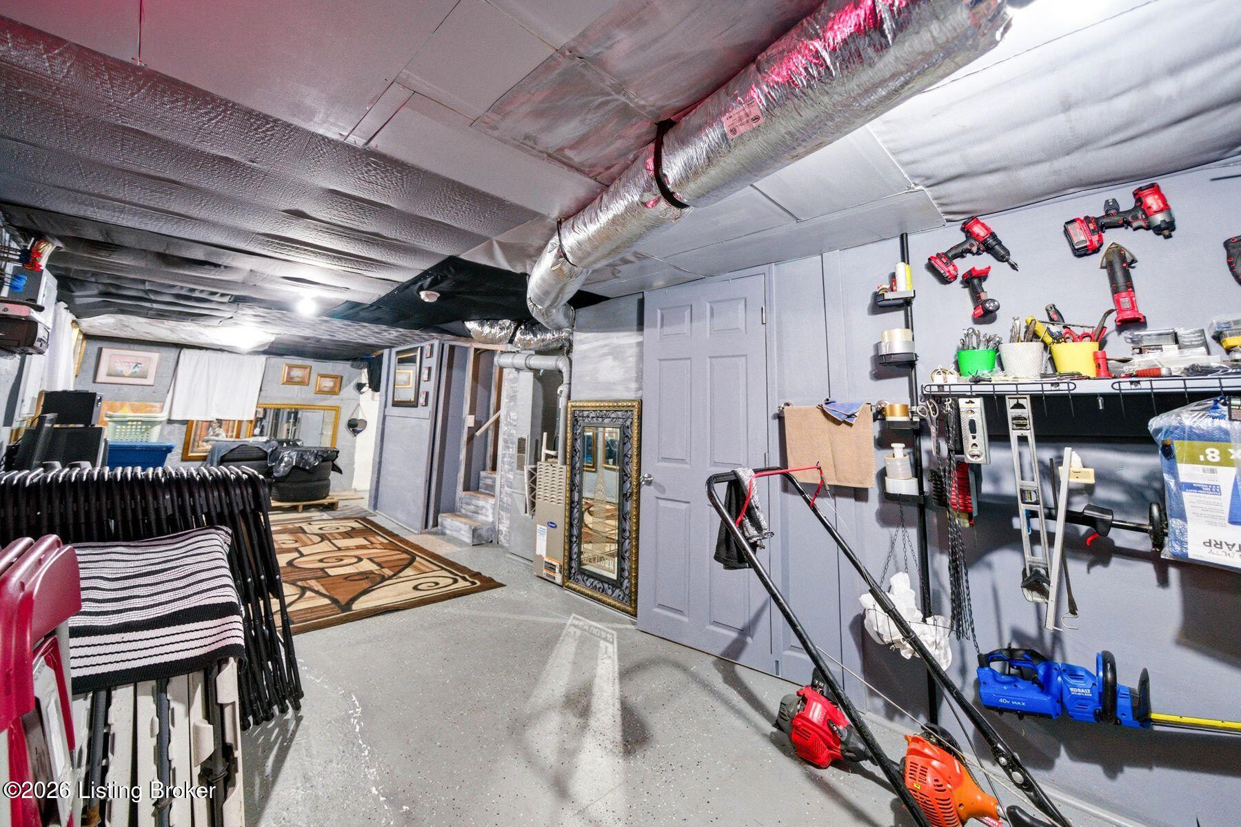 401 Amy Ave Property Photo 23