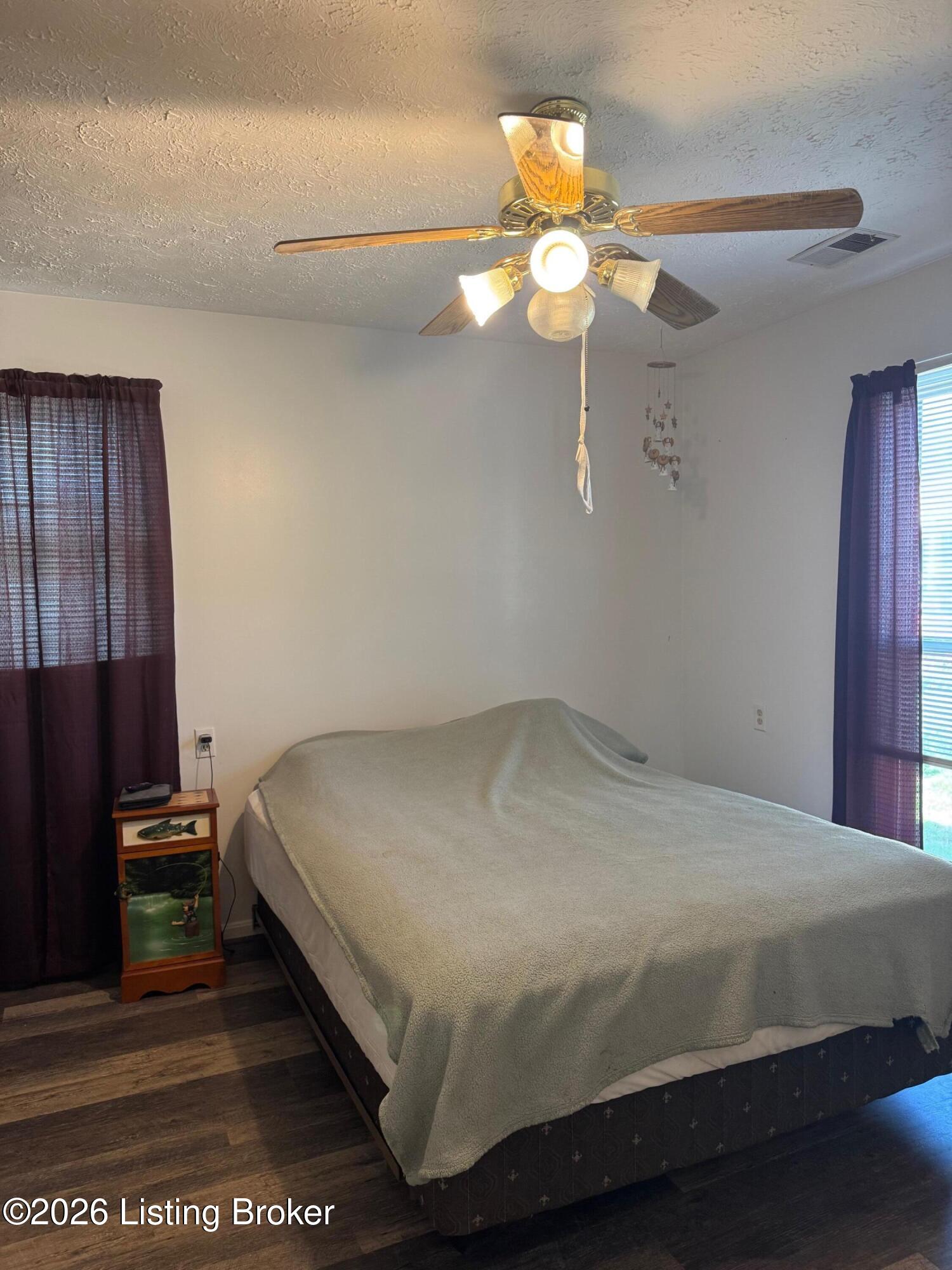 2620 Rowan St Property Photo 5