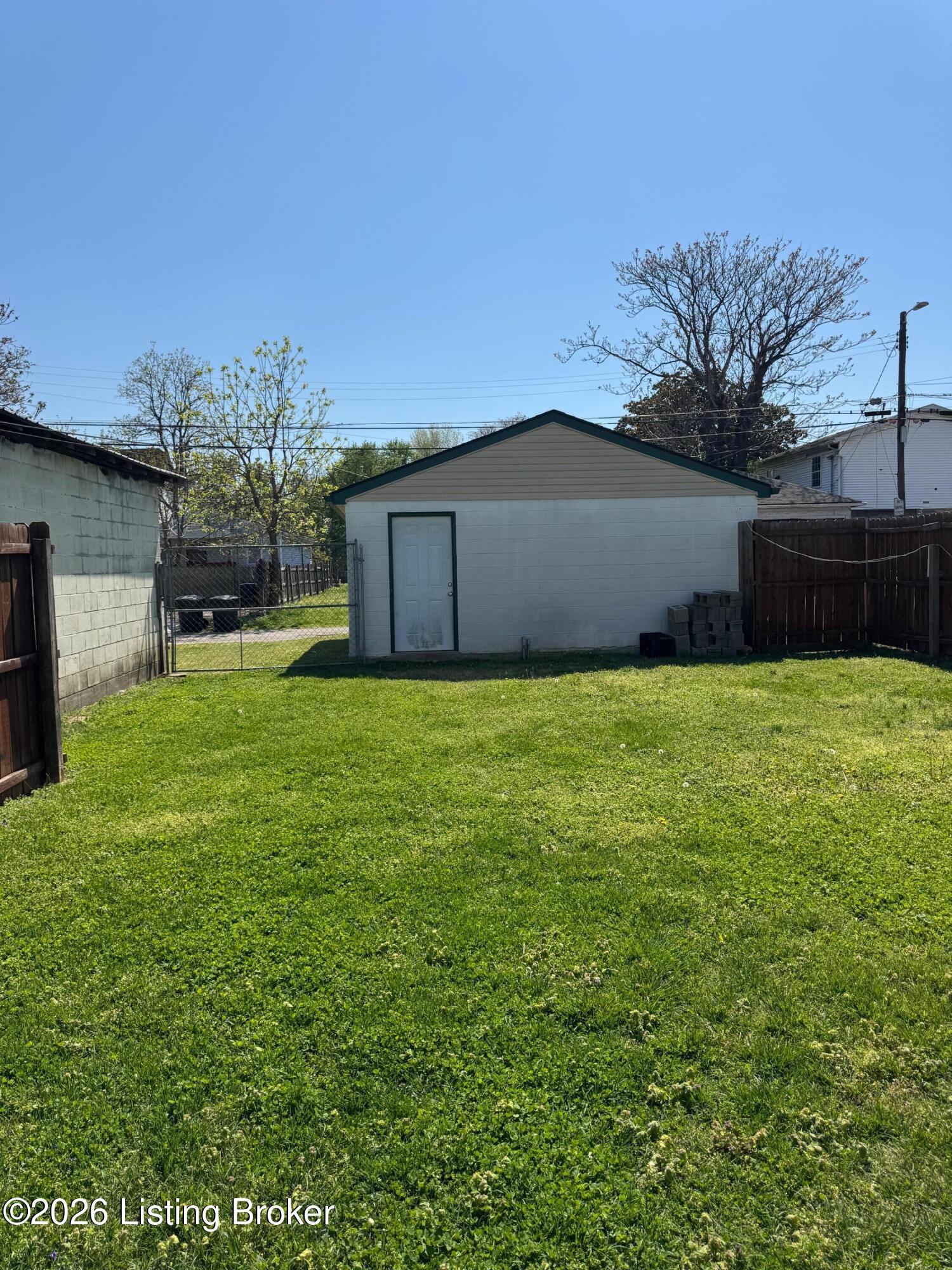 2620 Rowan St Property Photo 22