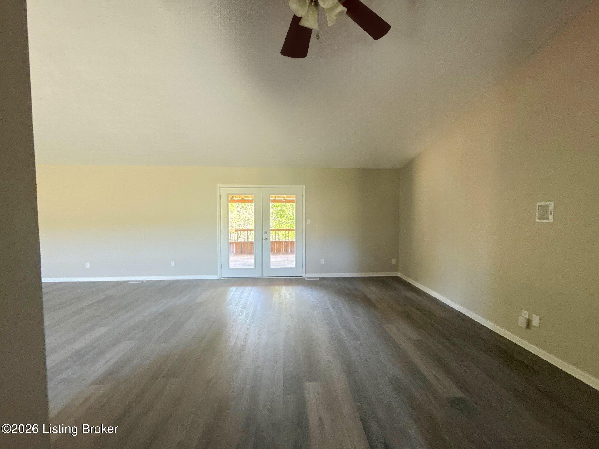 729 Hempridge Rd Property Photo 2