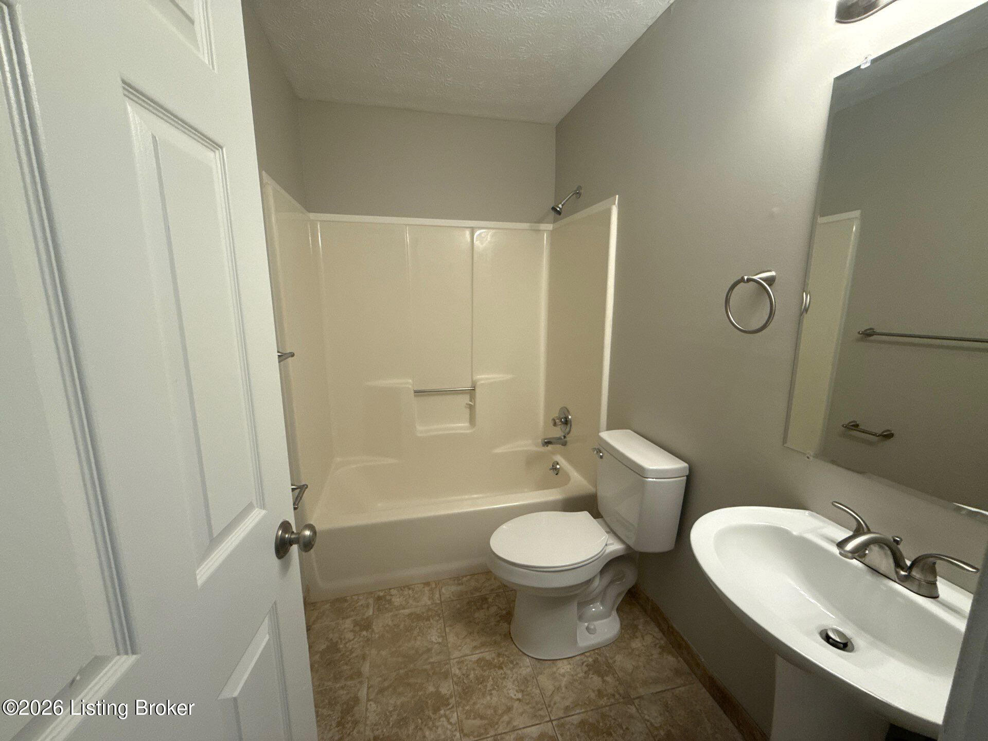 729 Hempridge Rd Property Photo 10