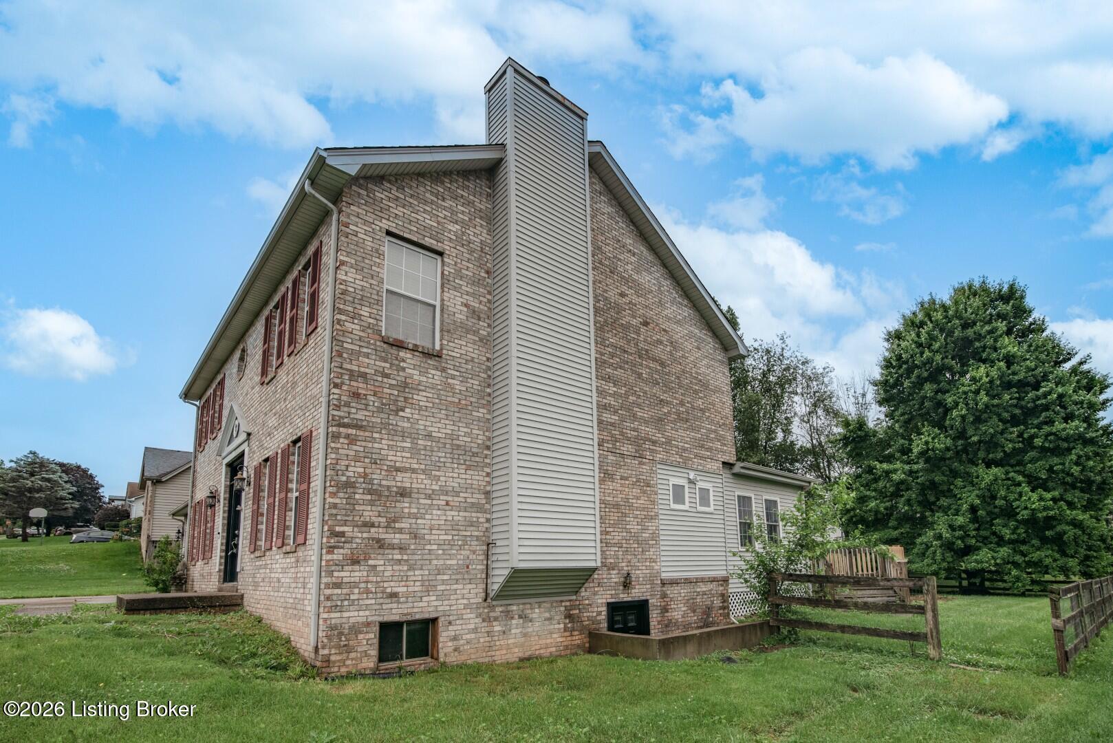 107 N Pointe Dr Property Photo 5