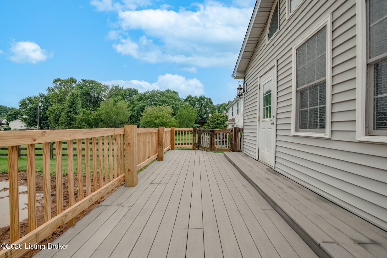 107 N Pointe Dr Property Photo 8