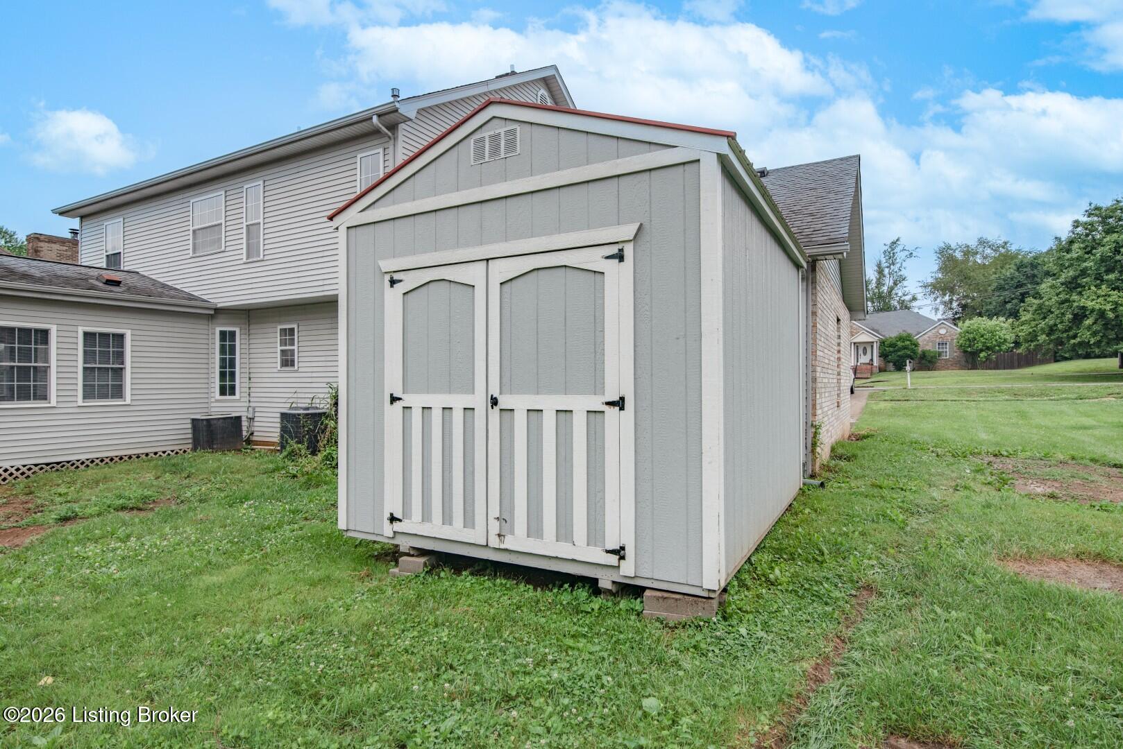 107 N Pointe Dr Property Photo 9