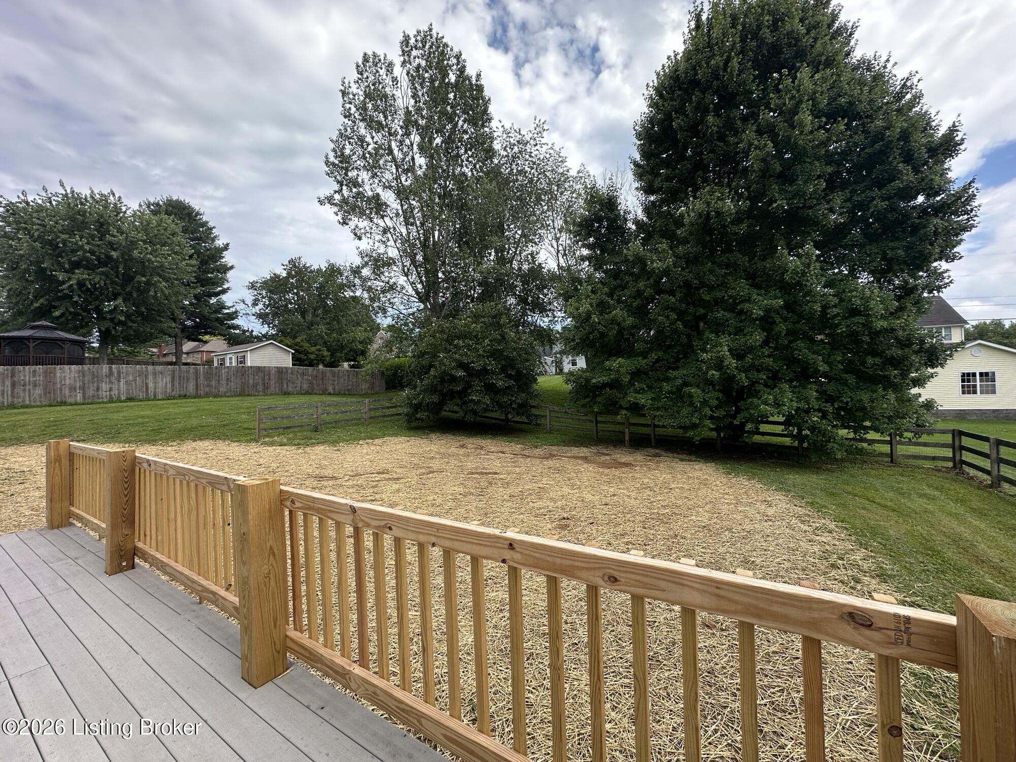 107 N Pointe Dr Property Photo 12