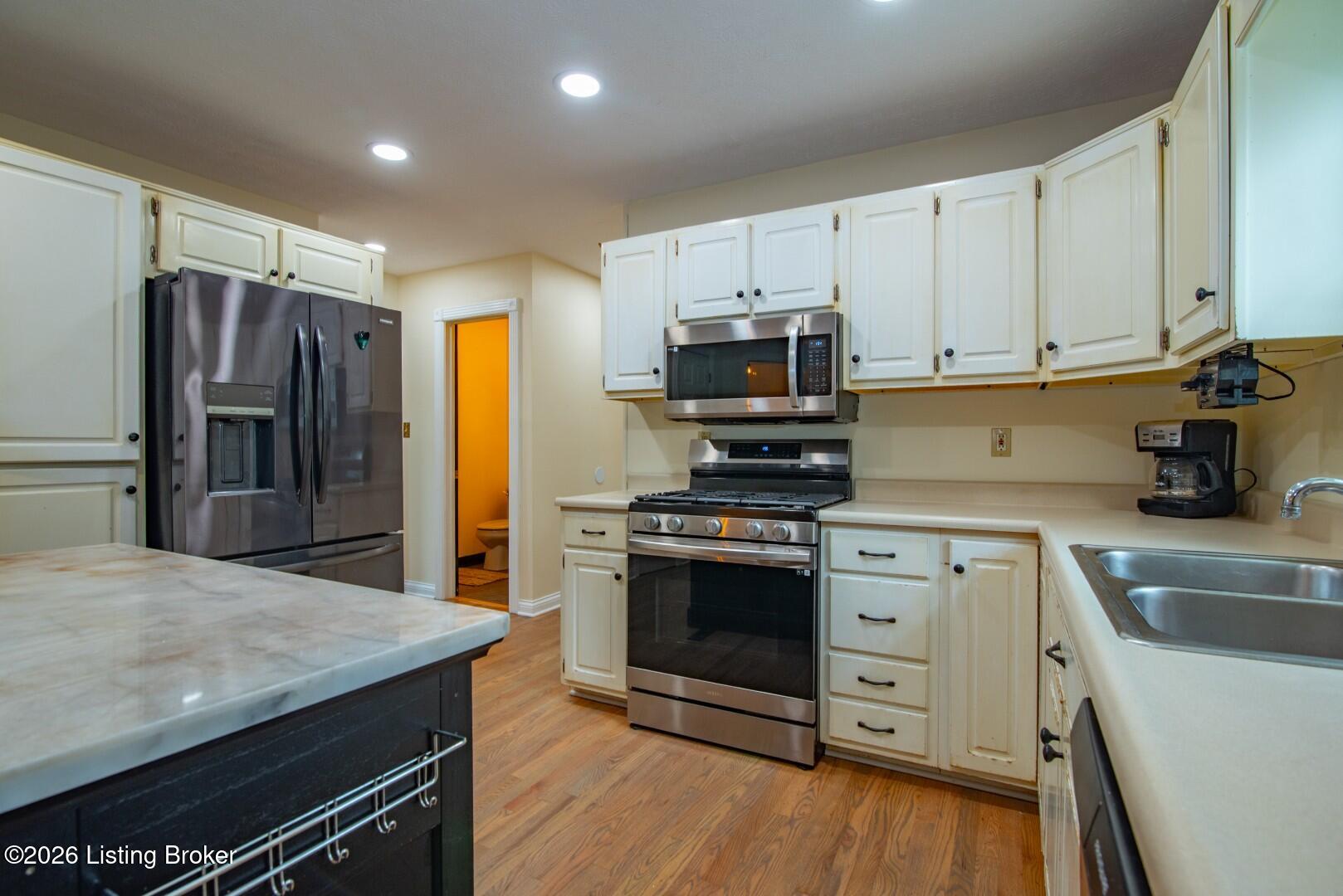 107 N Pointe Dr Property Photo 33