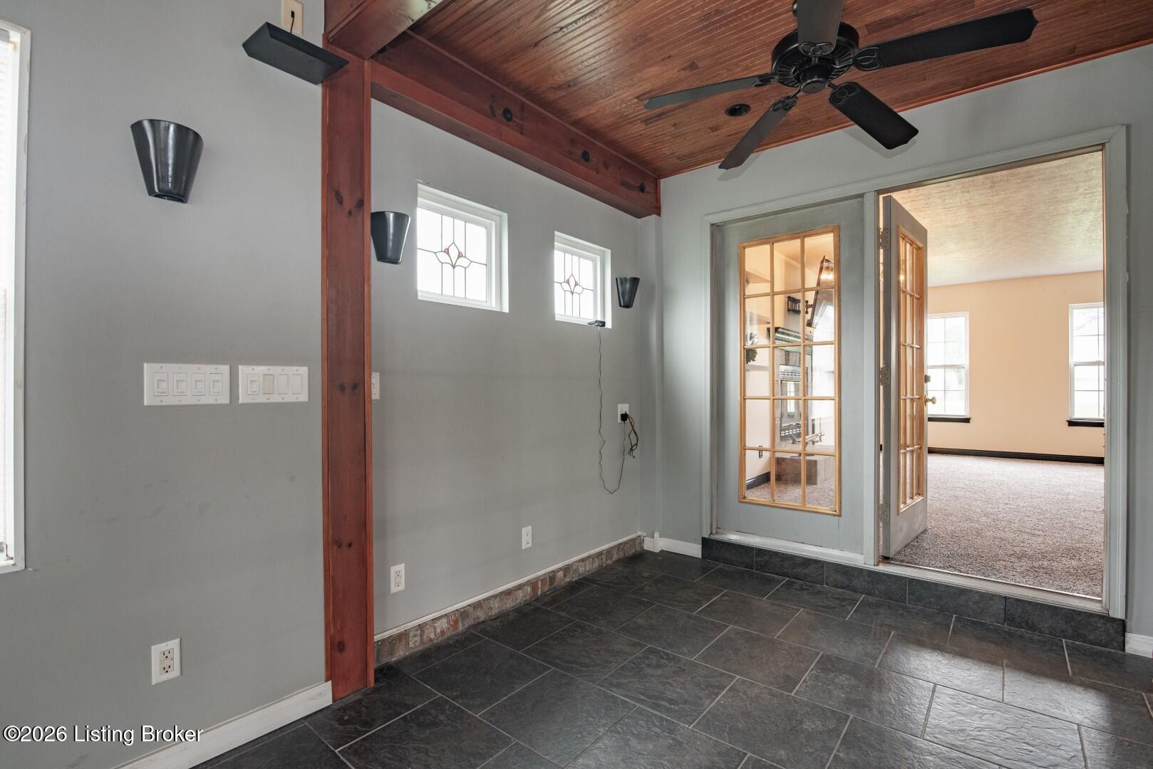 107 N Pointe Dr Property Photo 44