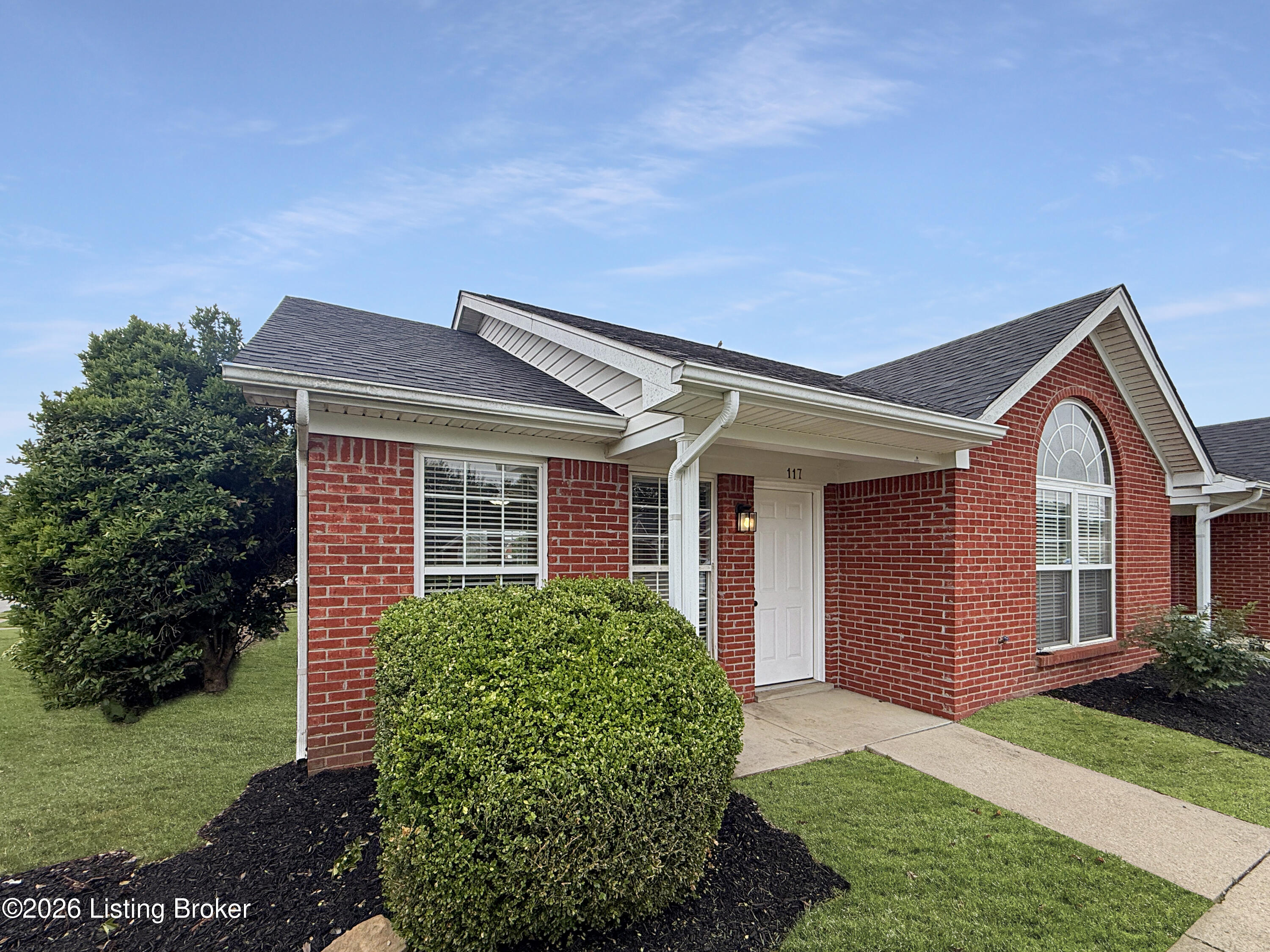117 Woodlake Ct Property Photo 1