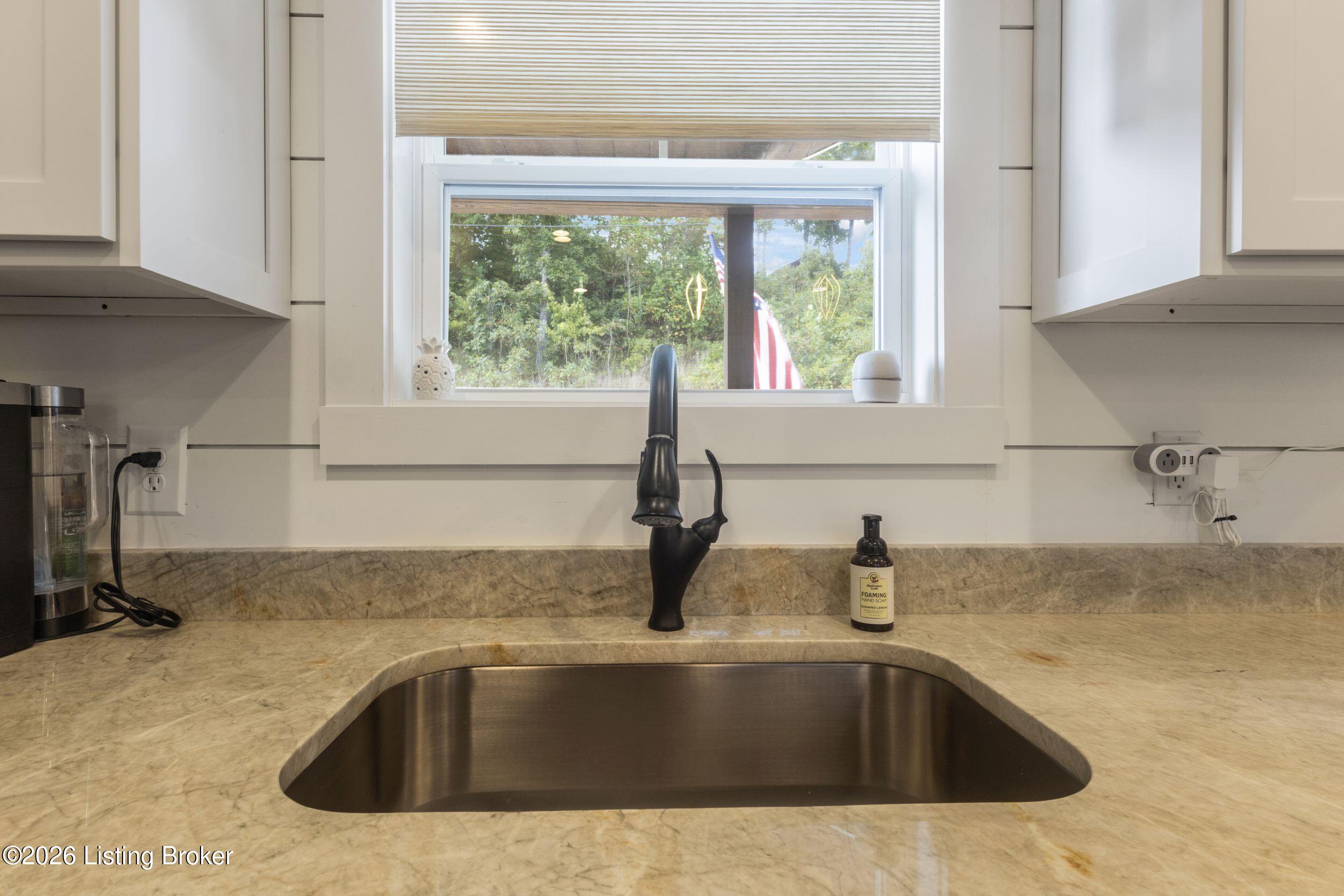 50 Clees Ln Property Photo 8
