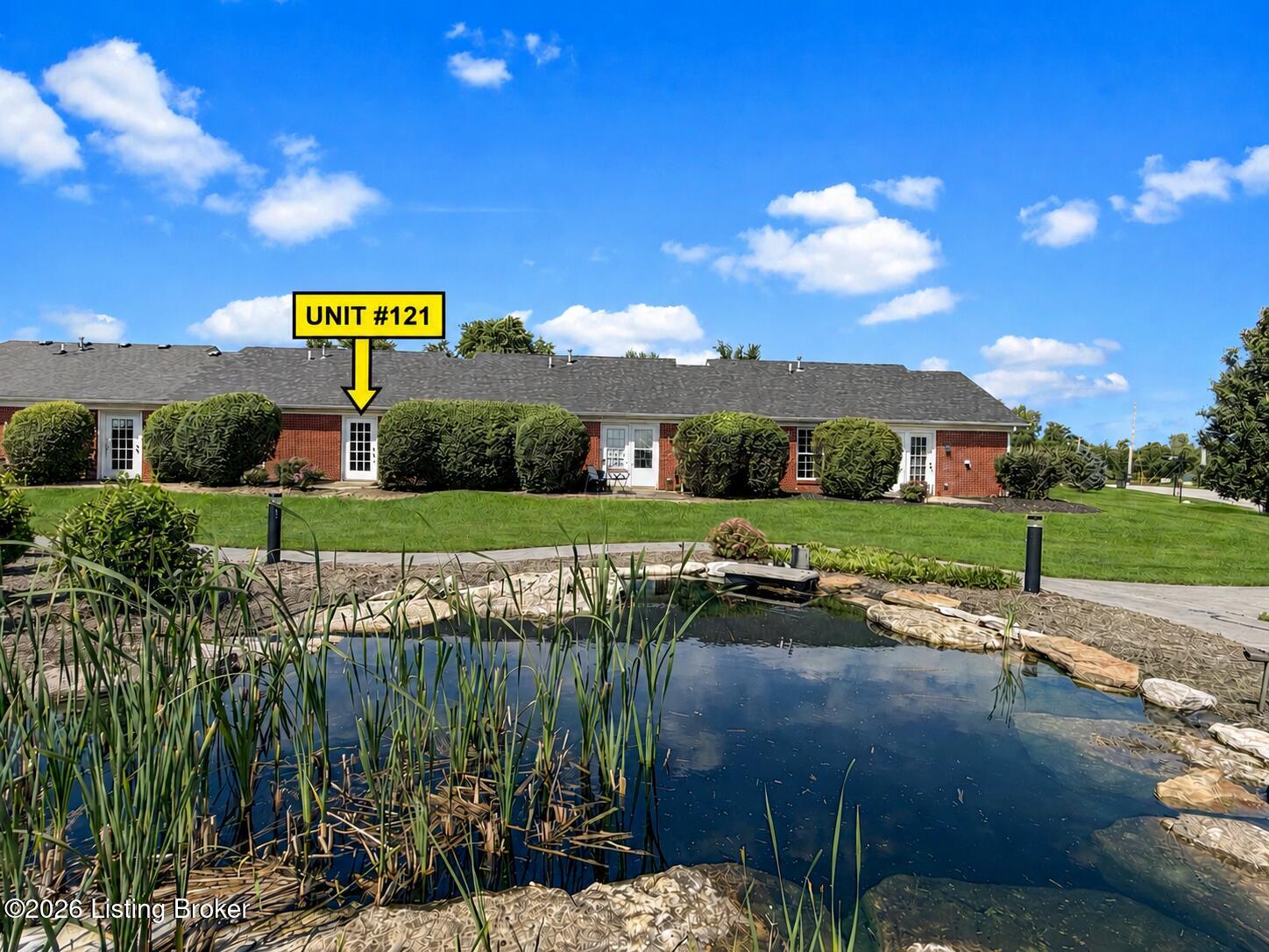 121 Woodlake Ct Property Photo 3