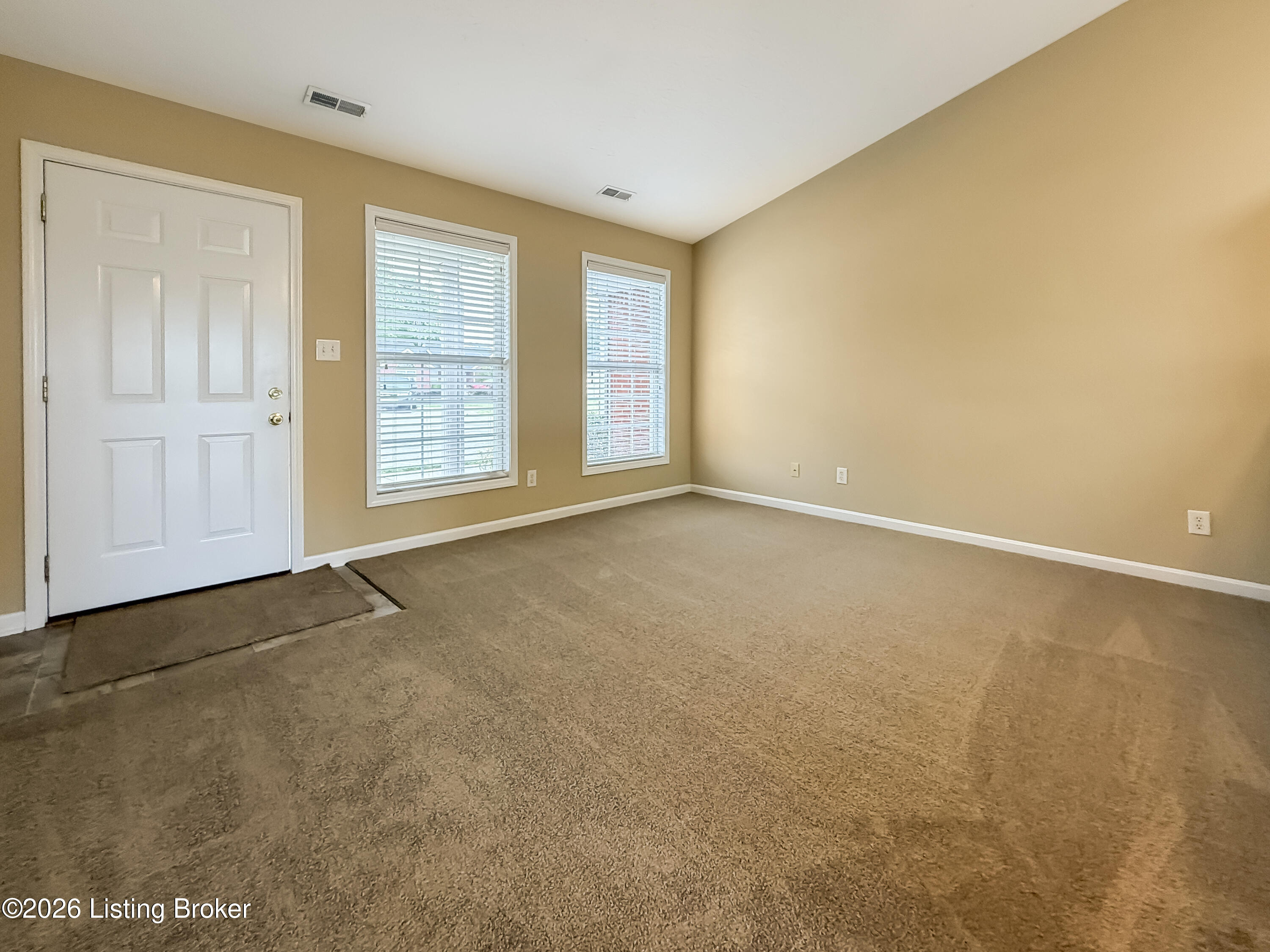 121 Woodlake Ct Property Photo 4