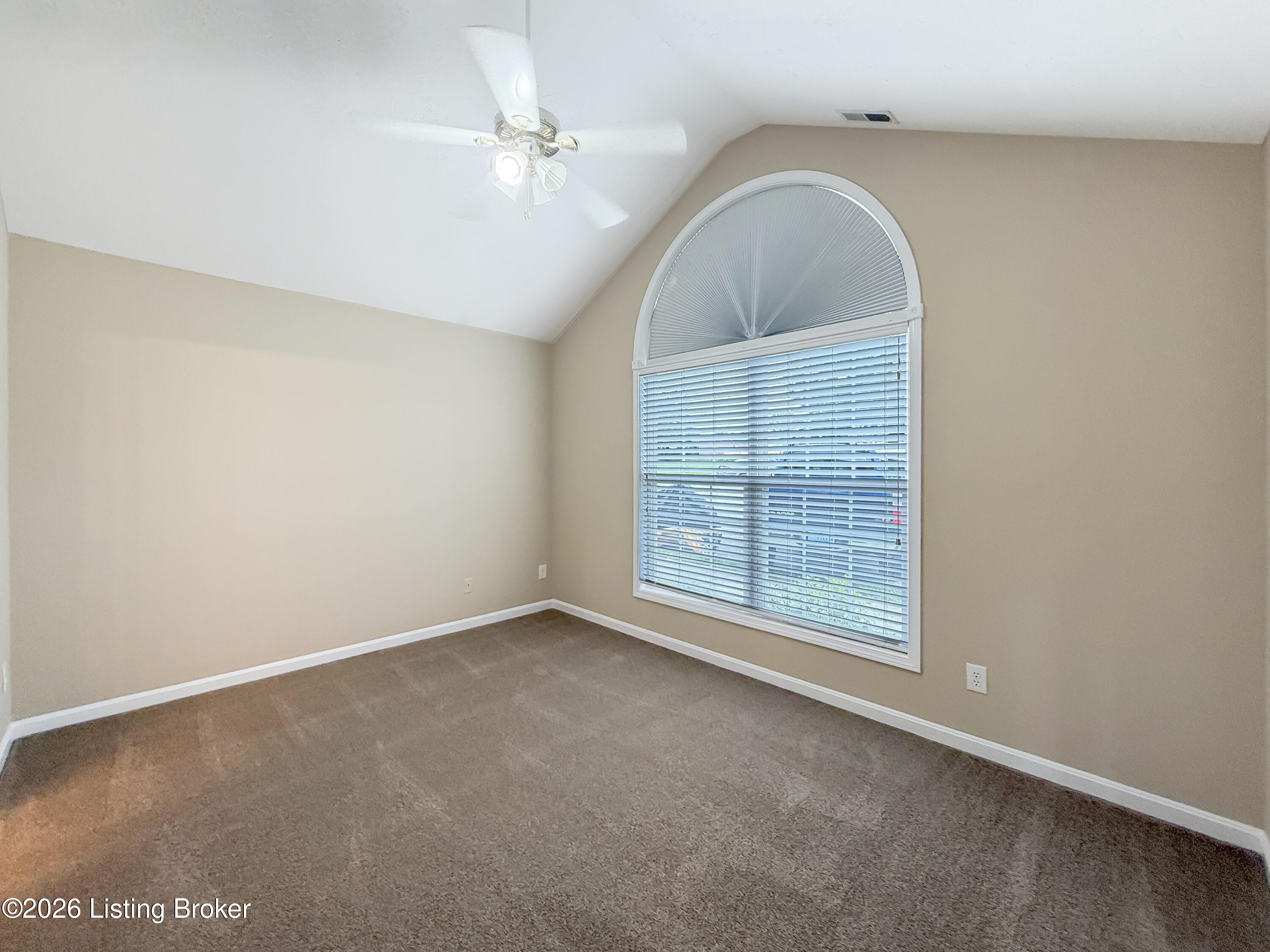 121 Woodlake Ct Property Photo 7