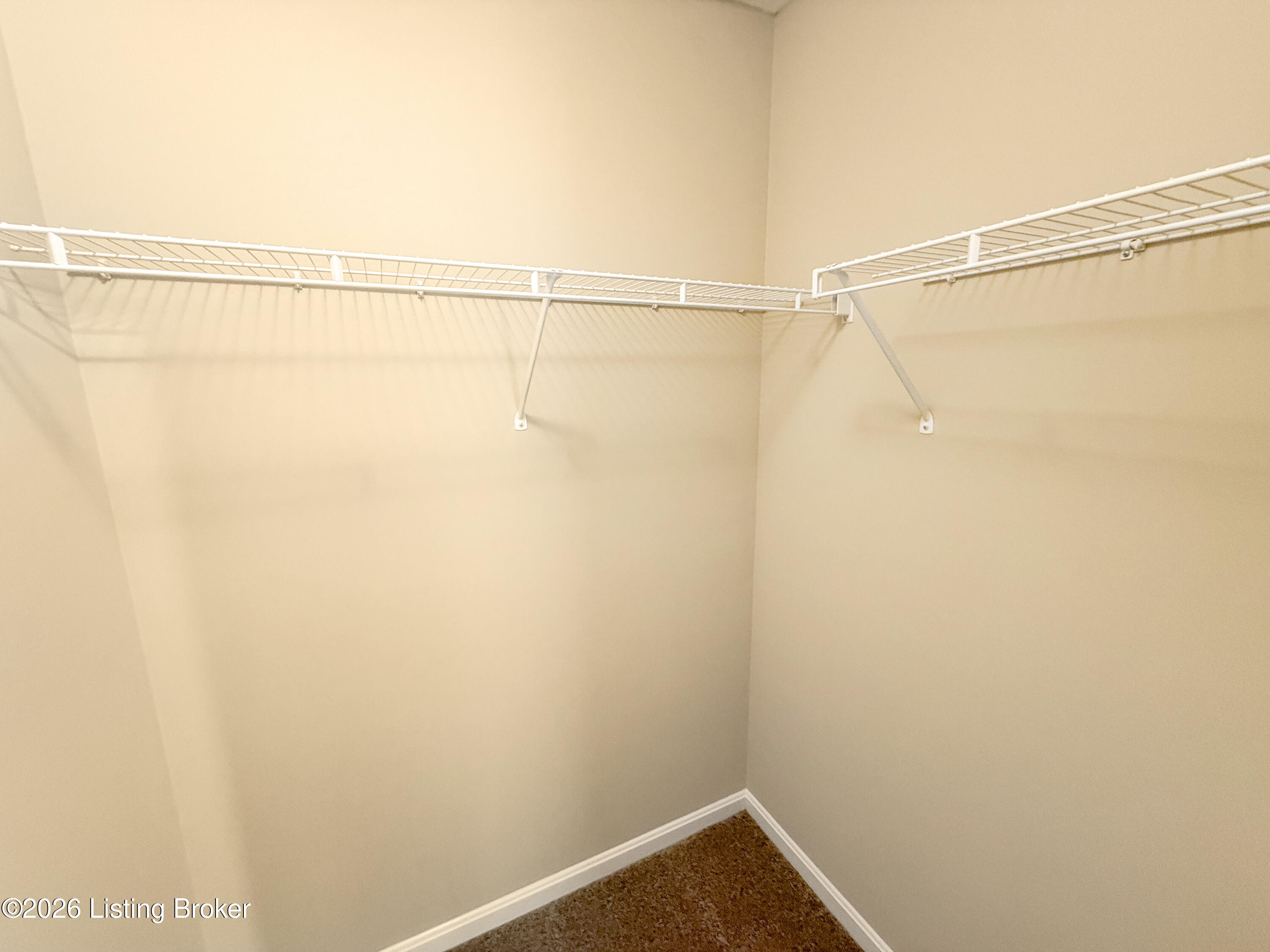 121 Woodlake Ct Property Photo 8