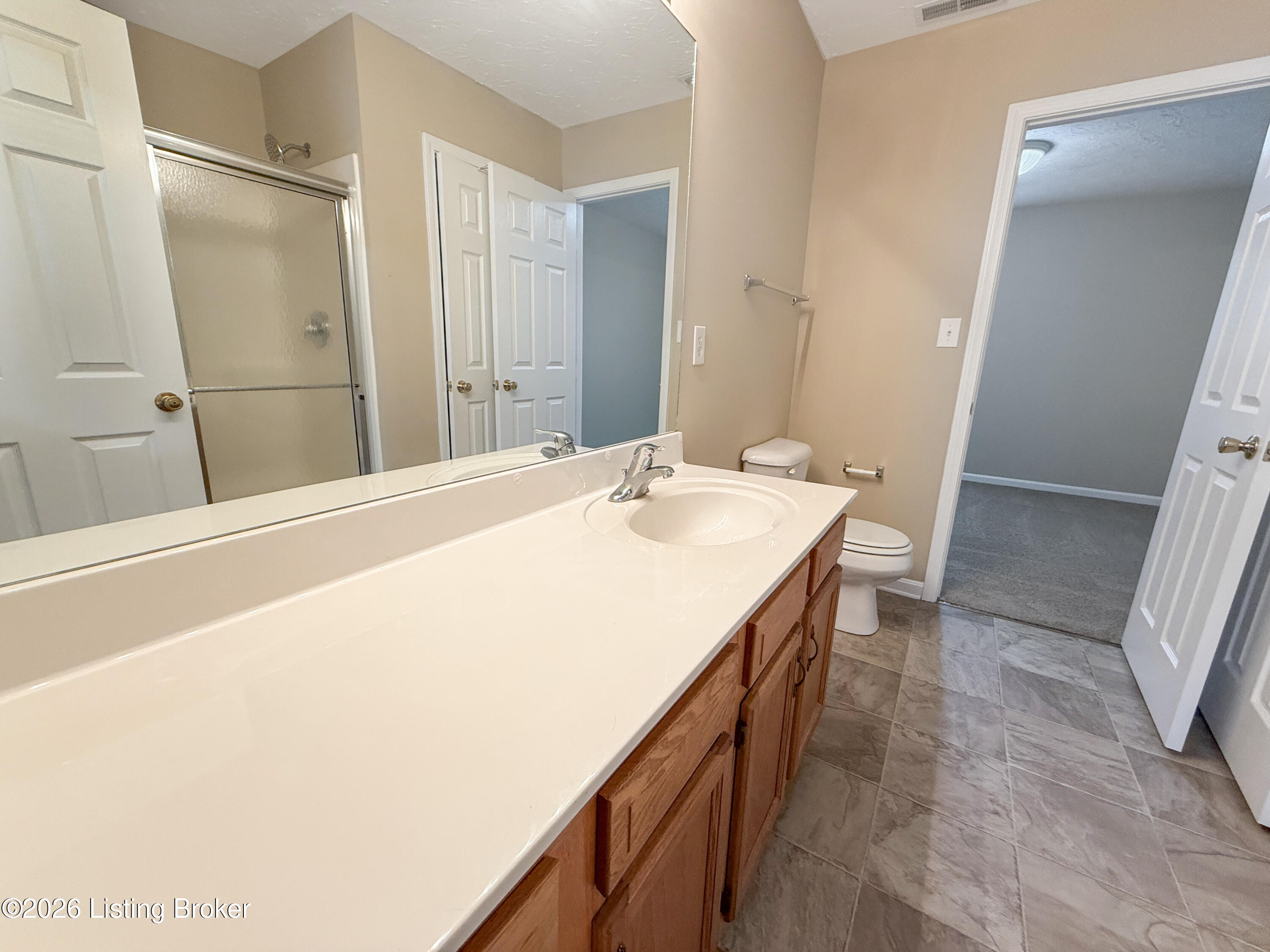 121 Woodlake Ct Property Photo 9