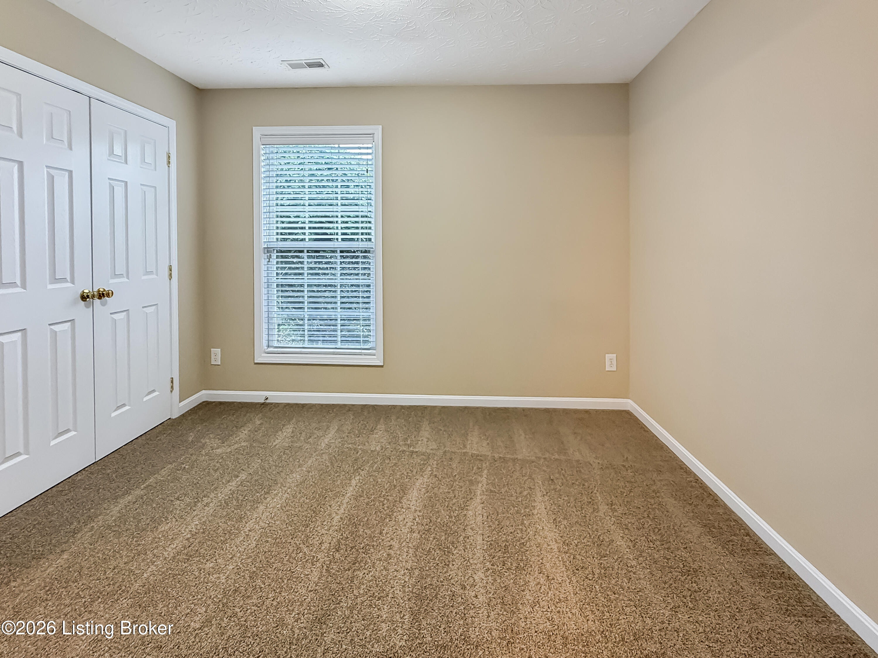 121 Woodlake Ct Property Photo 12